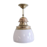 Suspension en laiton abat jour globe en opaline