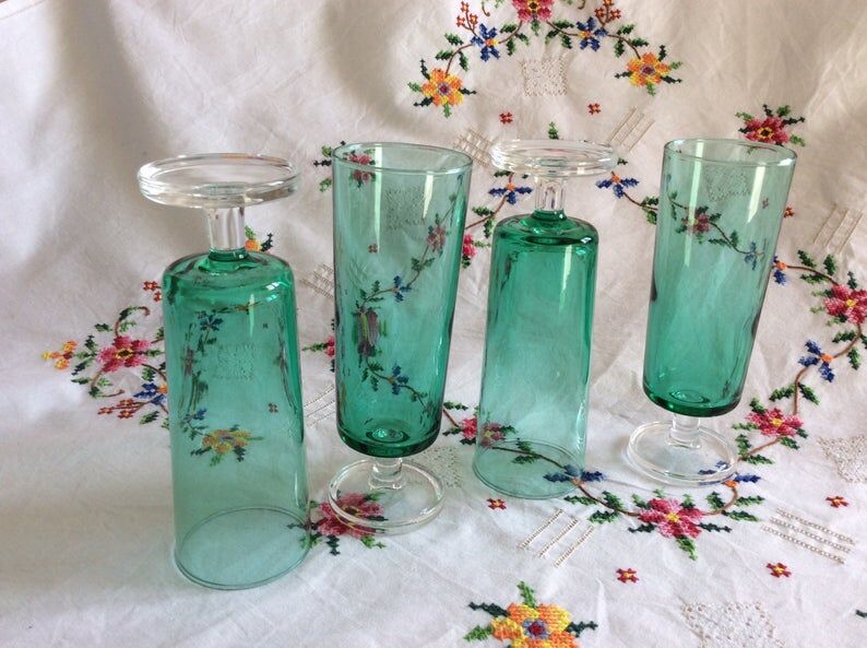 Set of 4 70s green glass flutes Luminarc Arcoroc