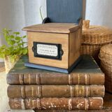 Small “grains of salt” salt box