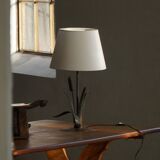 Handcrafted table lamp in wrought iron, organic shape, mid-20th century, 1940s.