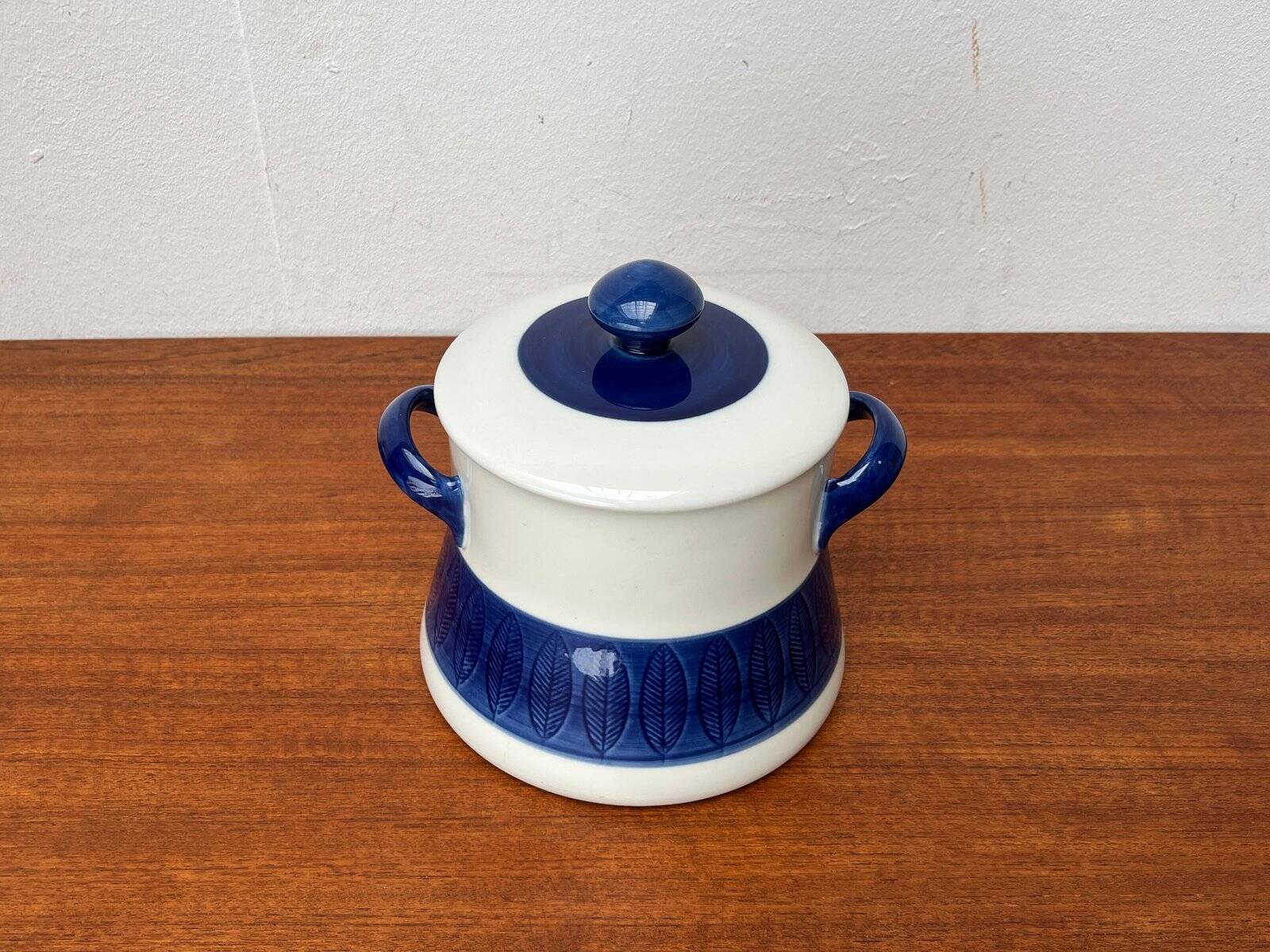 Grand Terrine Couvercle de Pot Suédois du Milieu du Siècle Koka Blue Bla par Hertha Bengtson pour Rörstrand, années 1950