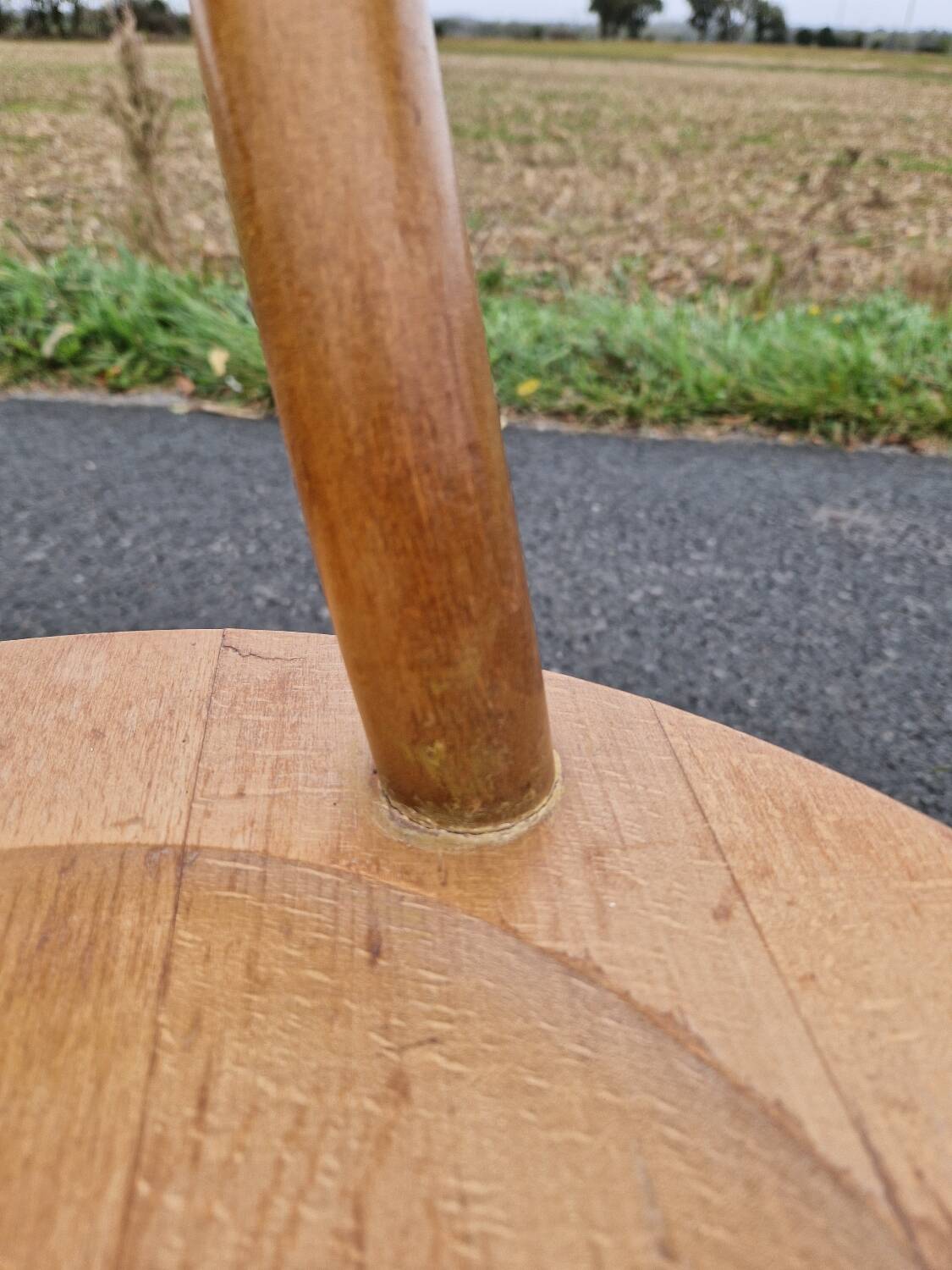 Set of 4 solid organic chairs