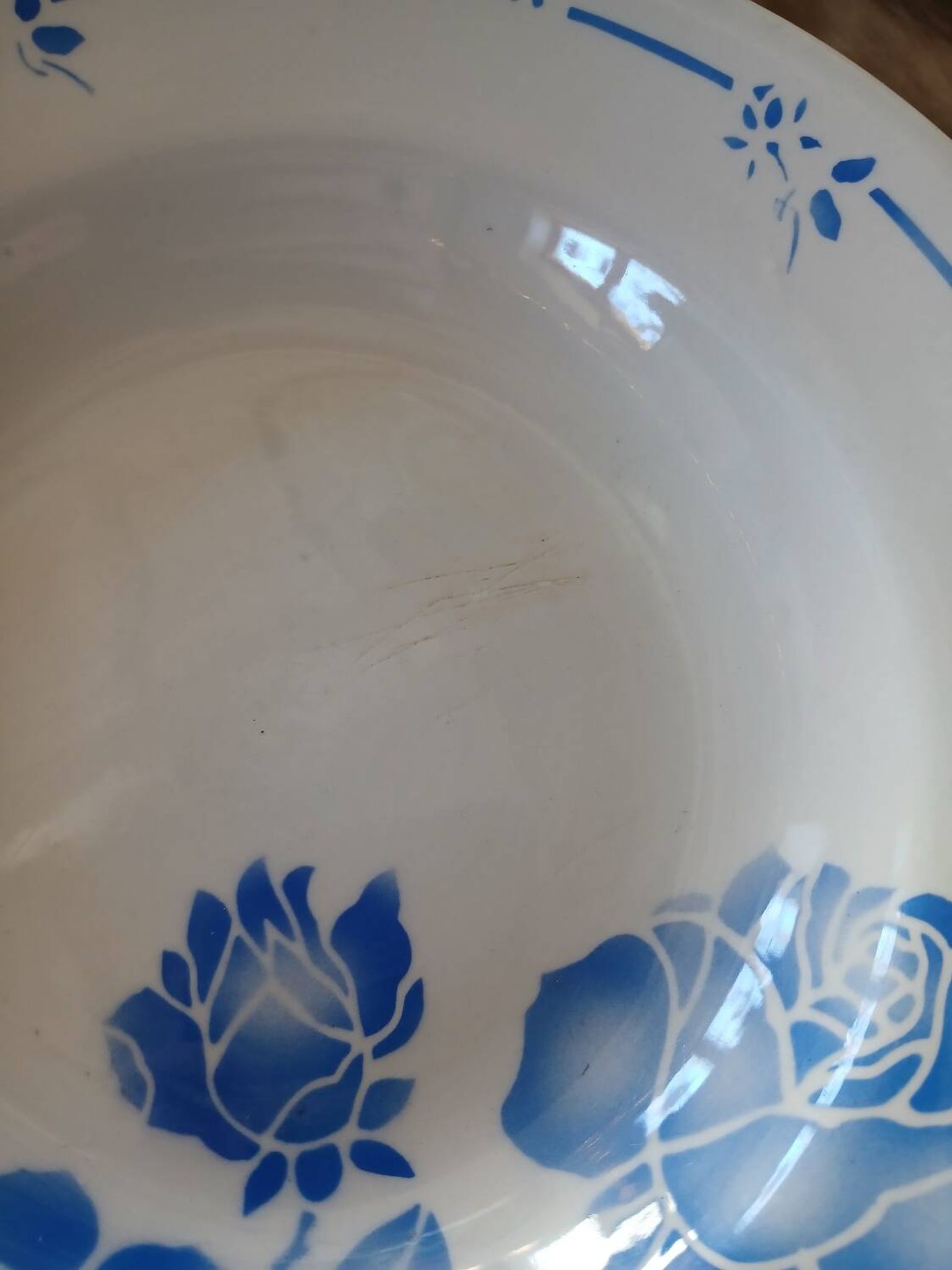 16 assiettes creuses anciennes dépareillées 