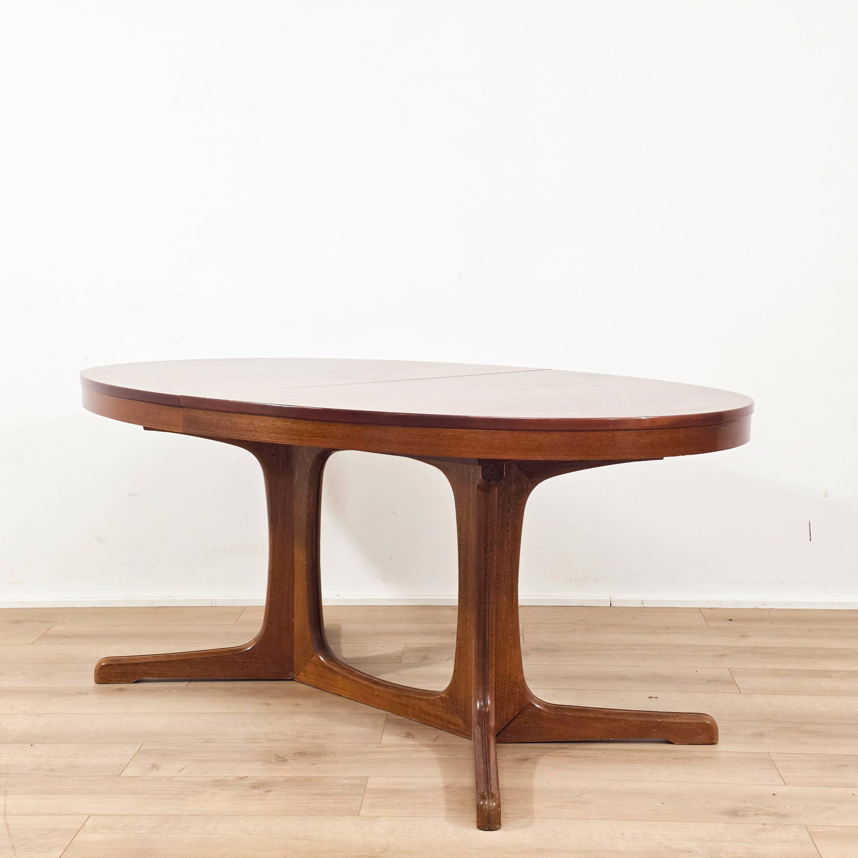Oval dining table Baumann in teak from the 1970s.