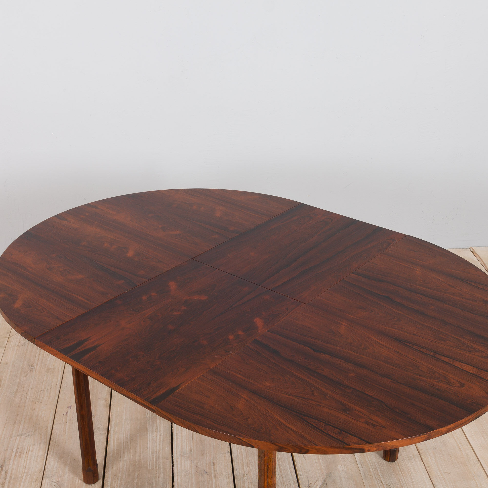 Italian mid century round extension dining table in Rosewood by Stildomus
