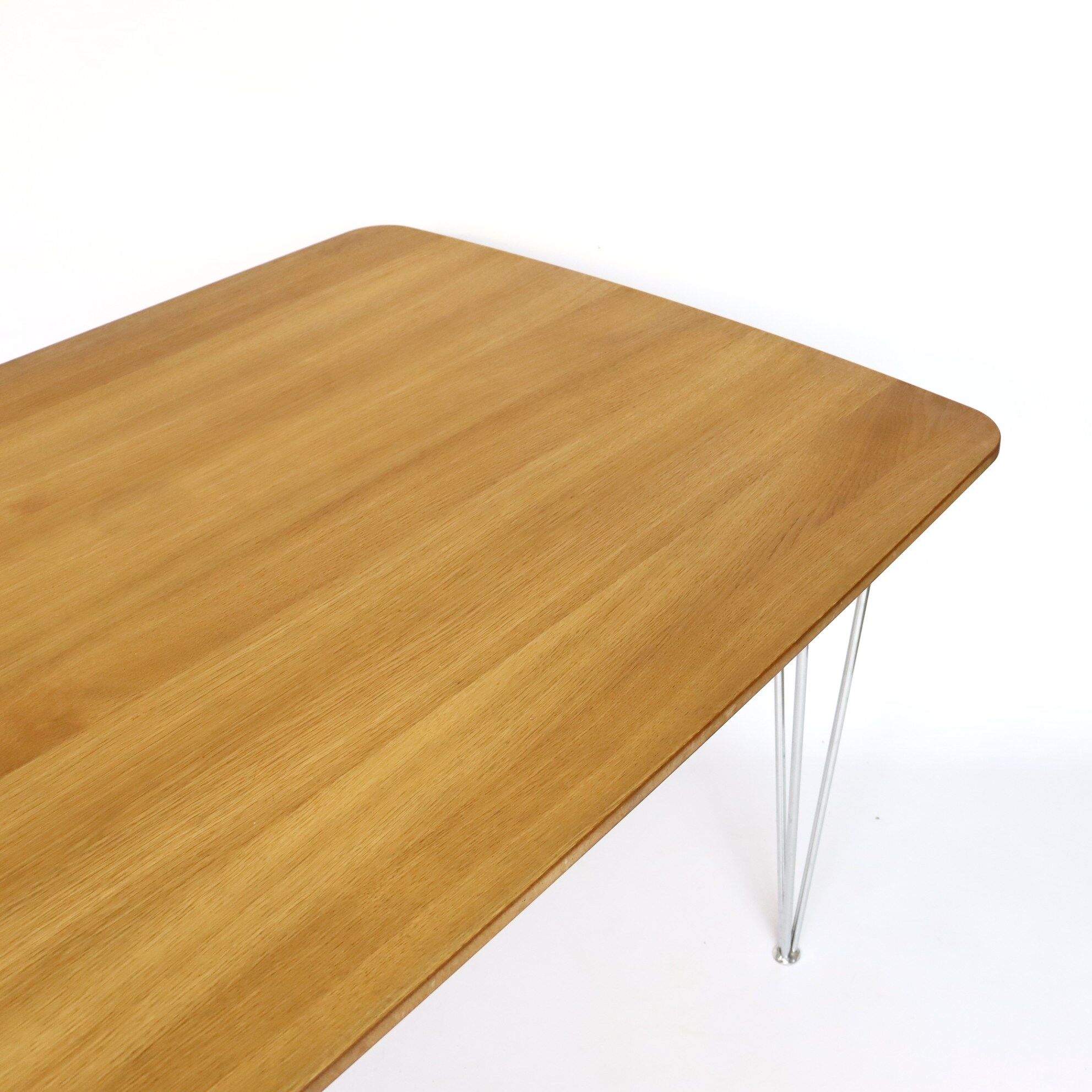 Dining table elliptical feet