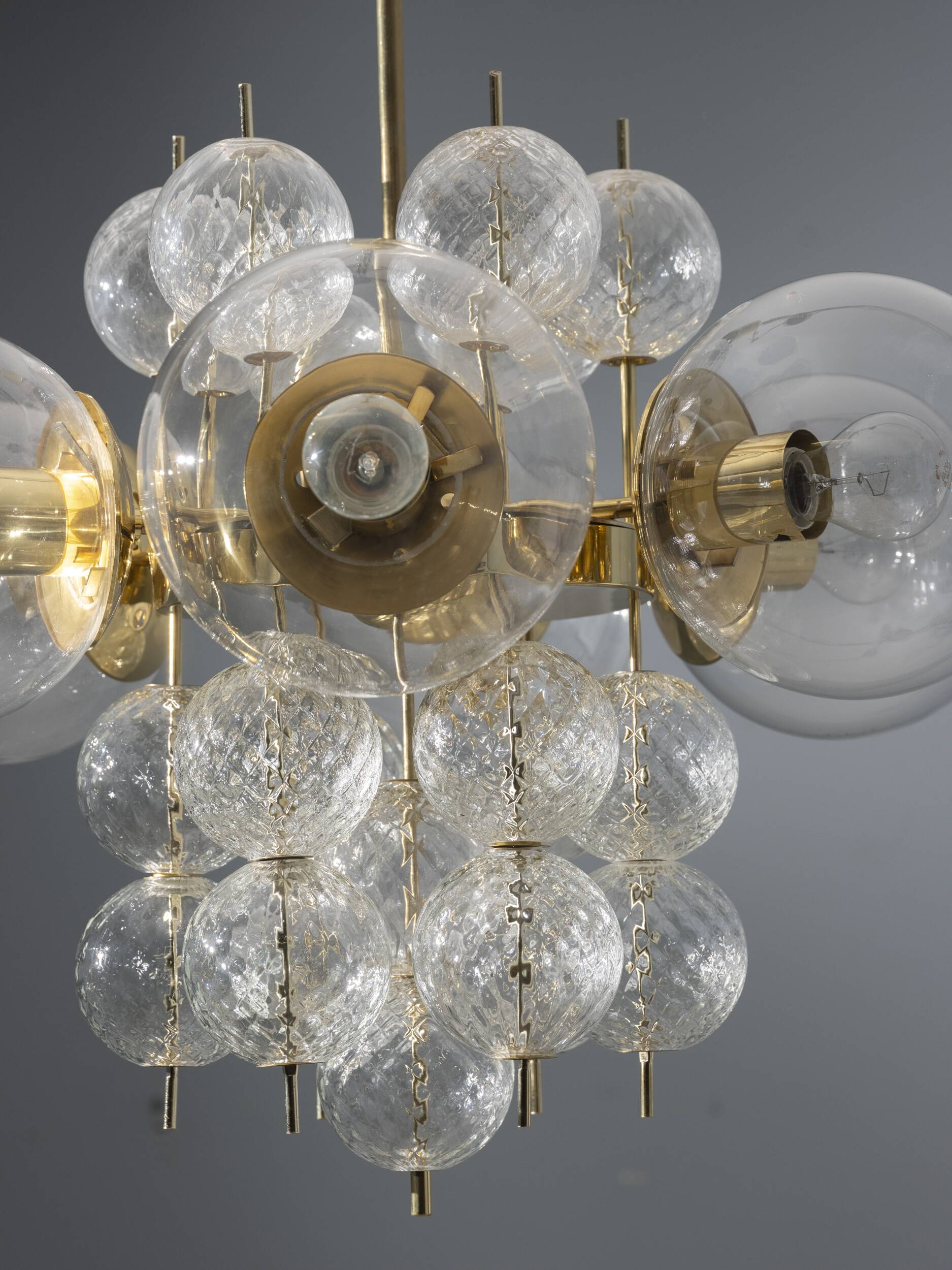 Lustre en laiton et verre du milieu du siècle, Europe, années 1960