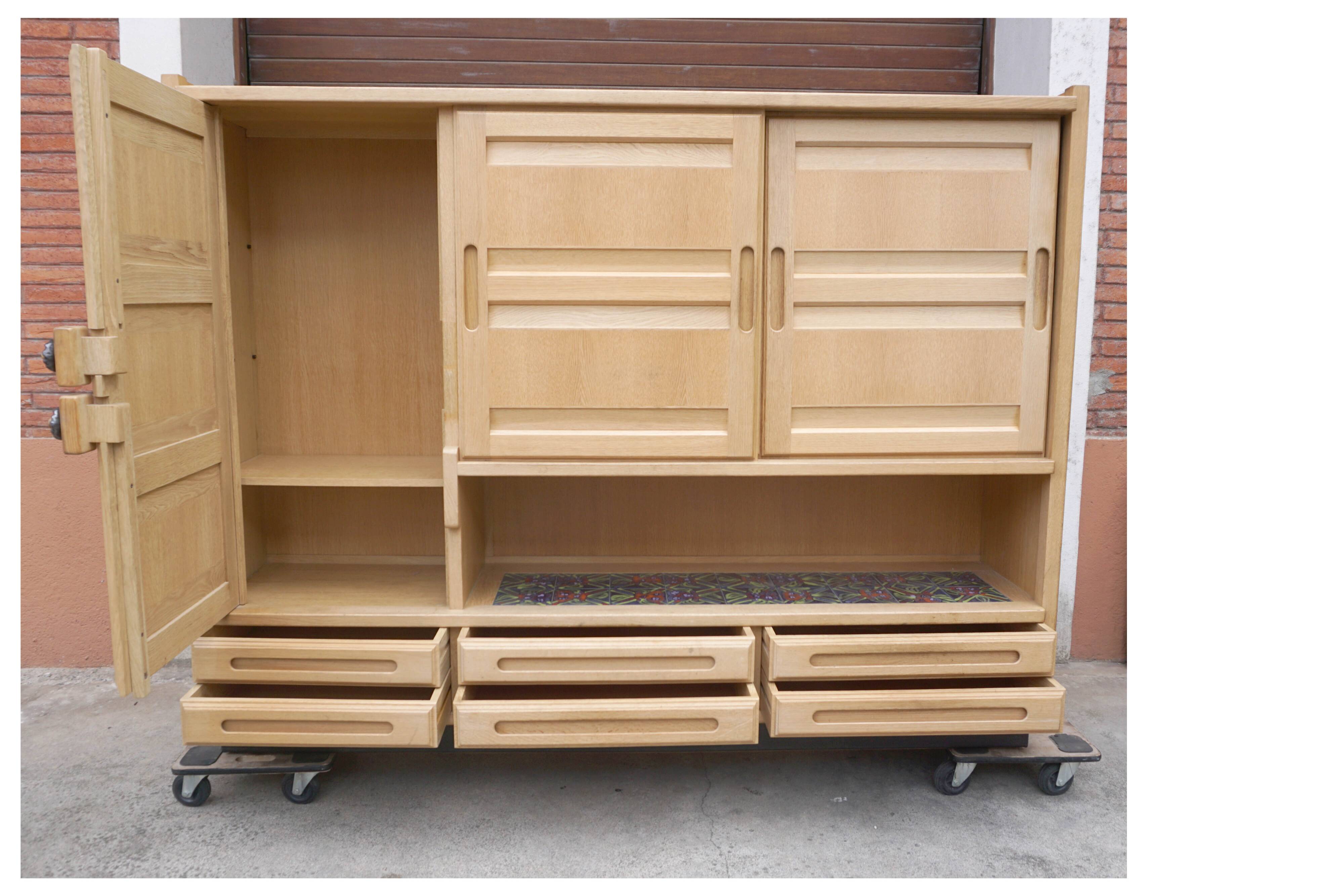 Guillerme & Chambron living cupboard