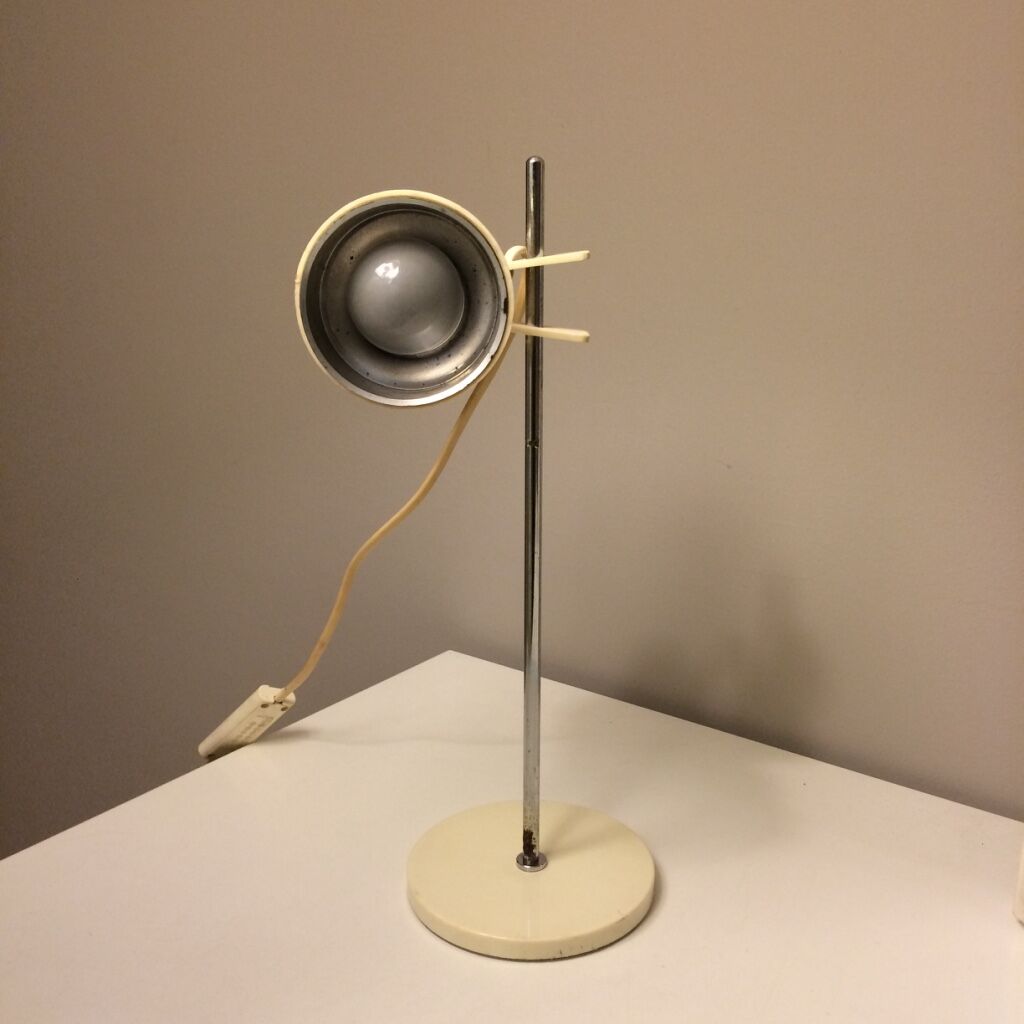 Desk lamp