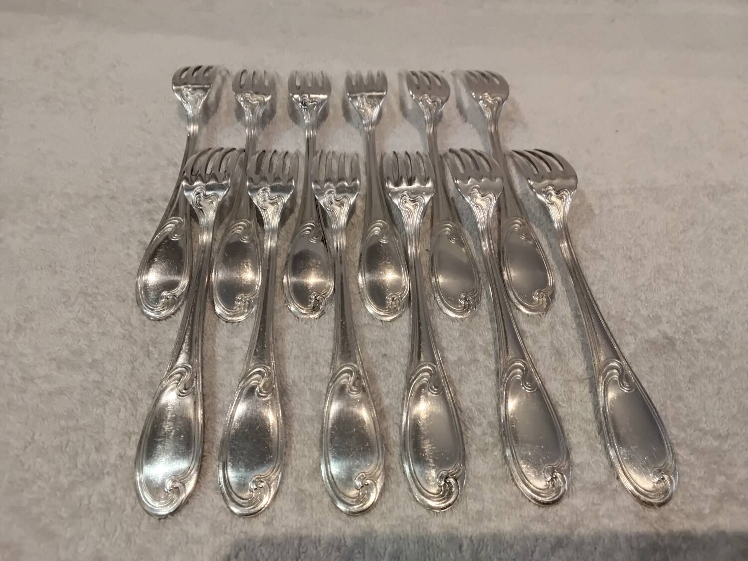 12 silver-plated metal table forks by Ercuis silversmiths, Mousseline pattern