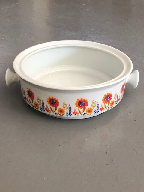 Porcelain coffee or tea set