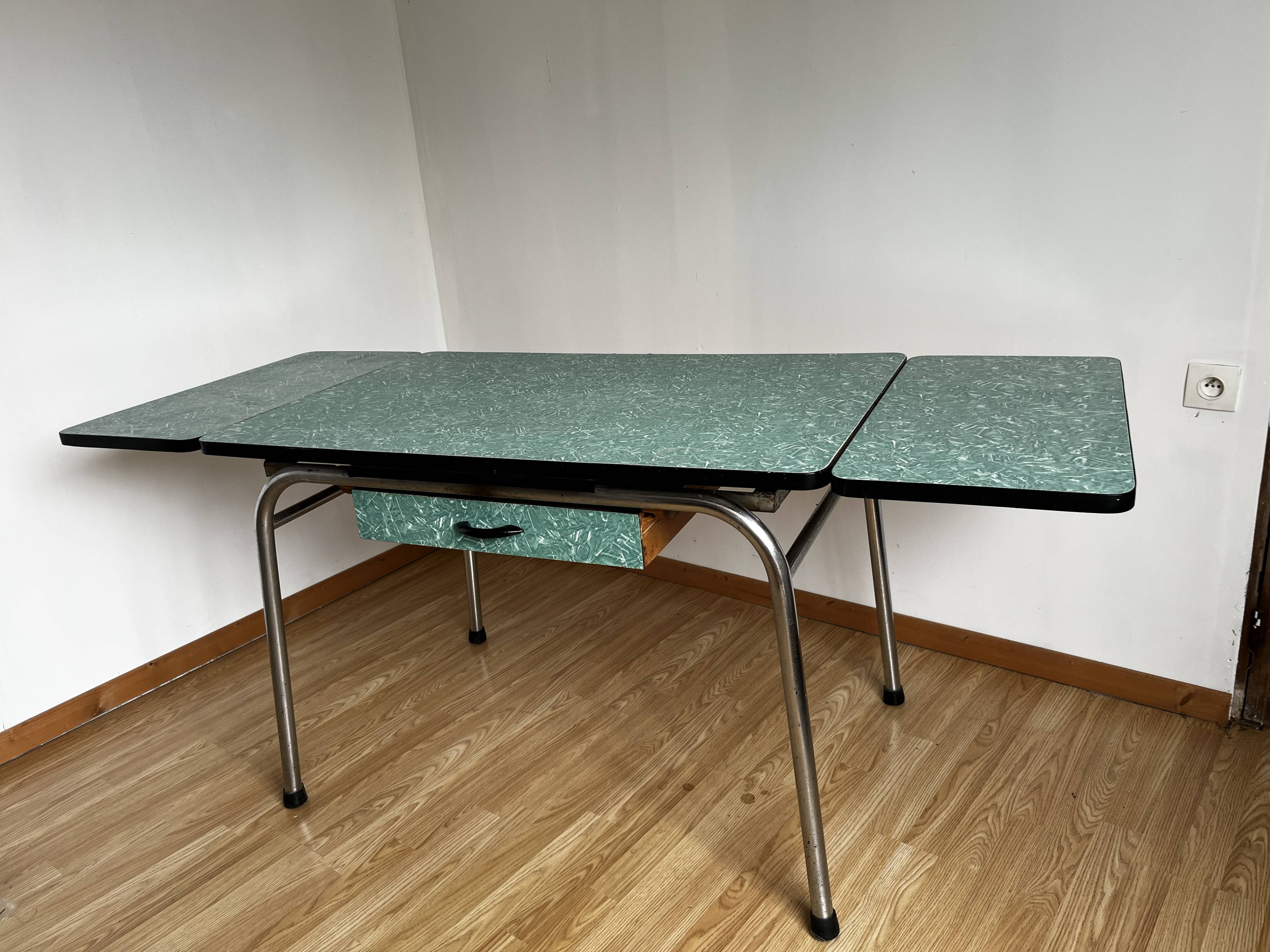 Table formica