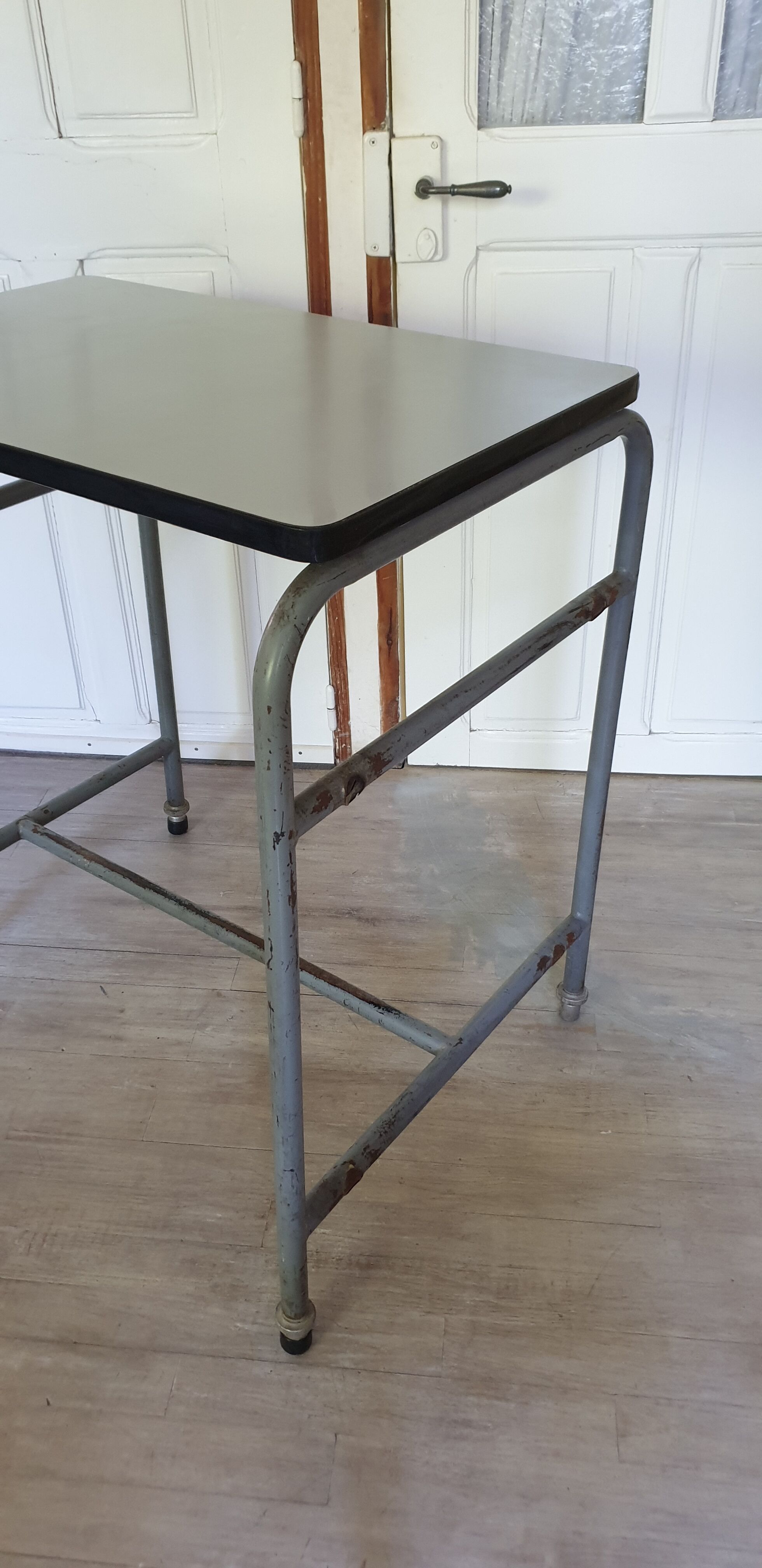 Table d'atelier et sa chaise