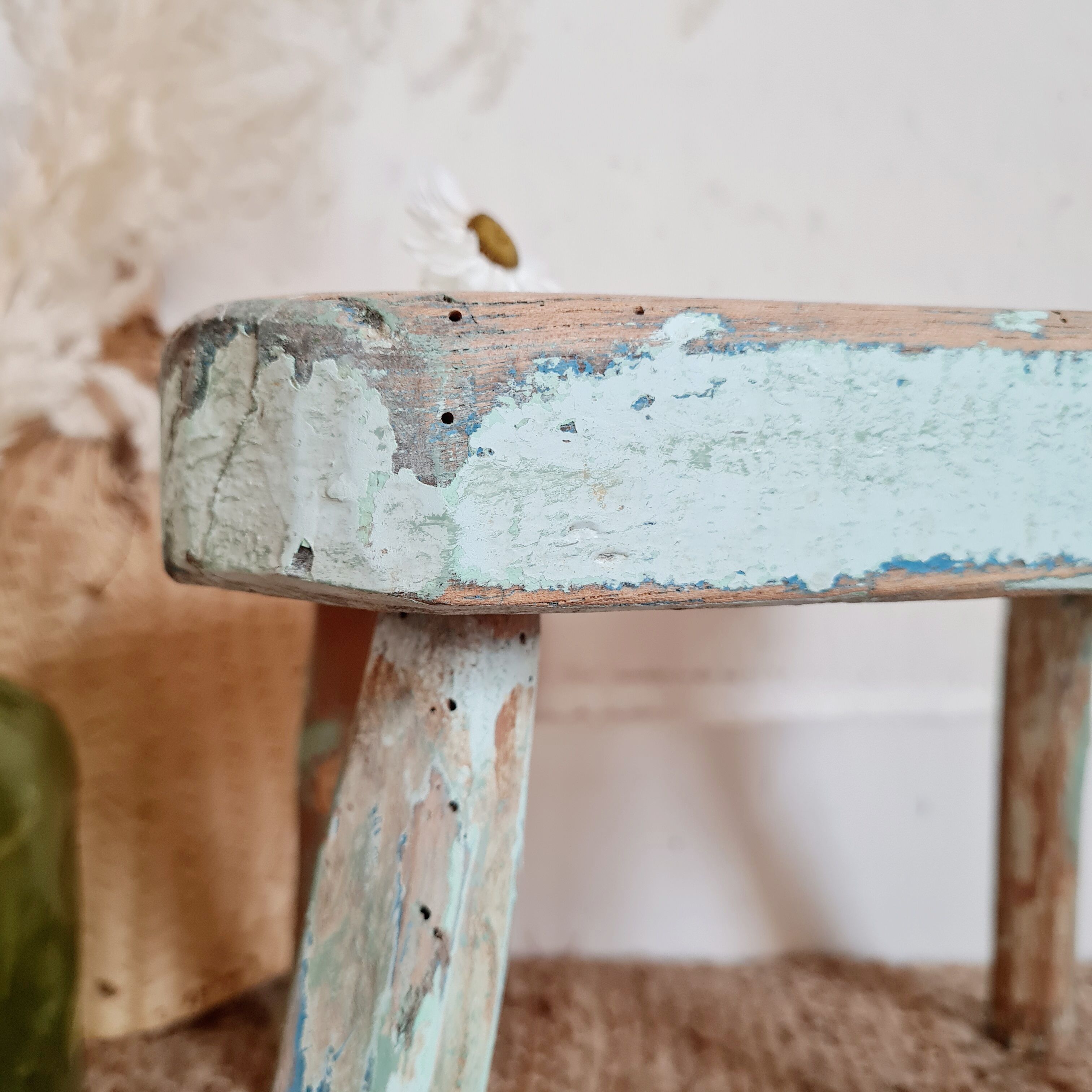Tabouret de ferme en bois patine bleu vert