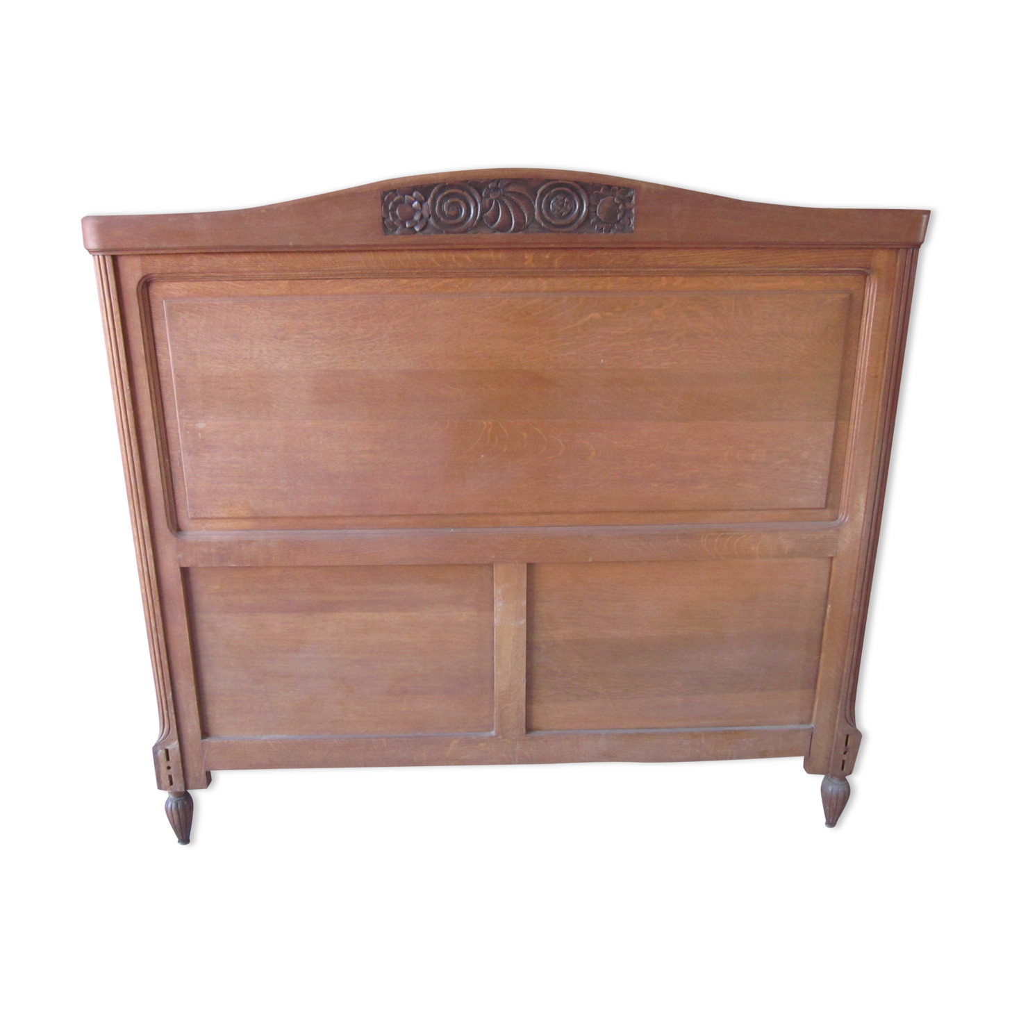 Bed head of the 30s in massive channel