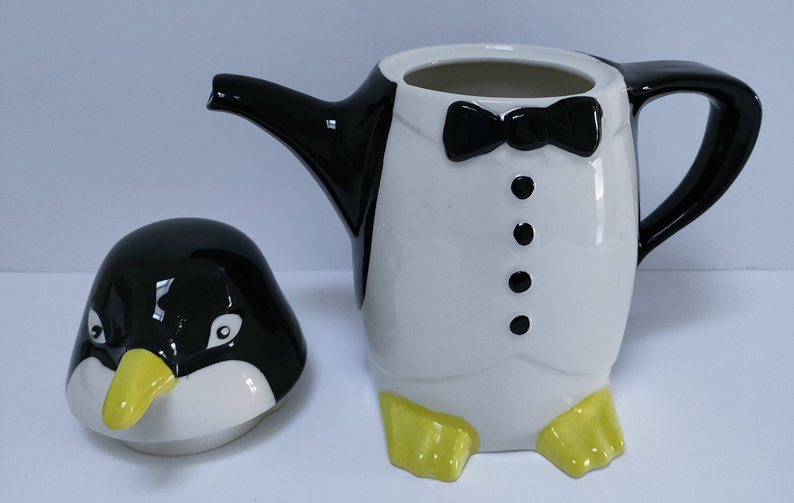 penguin teapot earthenware stamped 70s