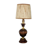 Français lampe ronde du milieu du siècle en bois tourné et métal doré abat-jour en tissu beige 3625