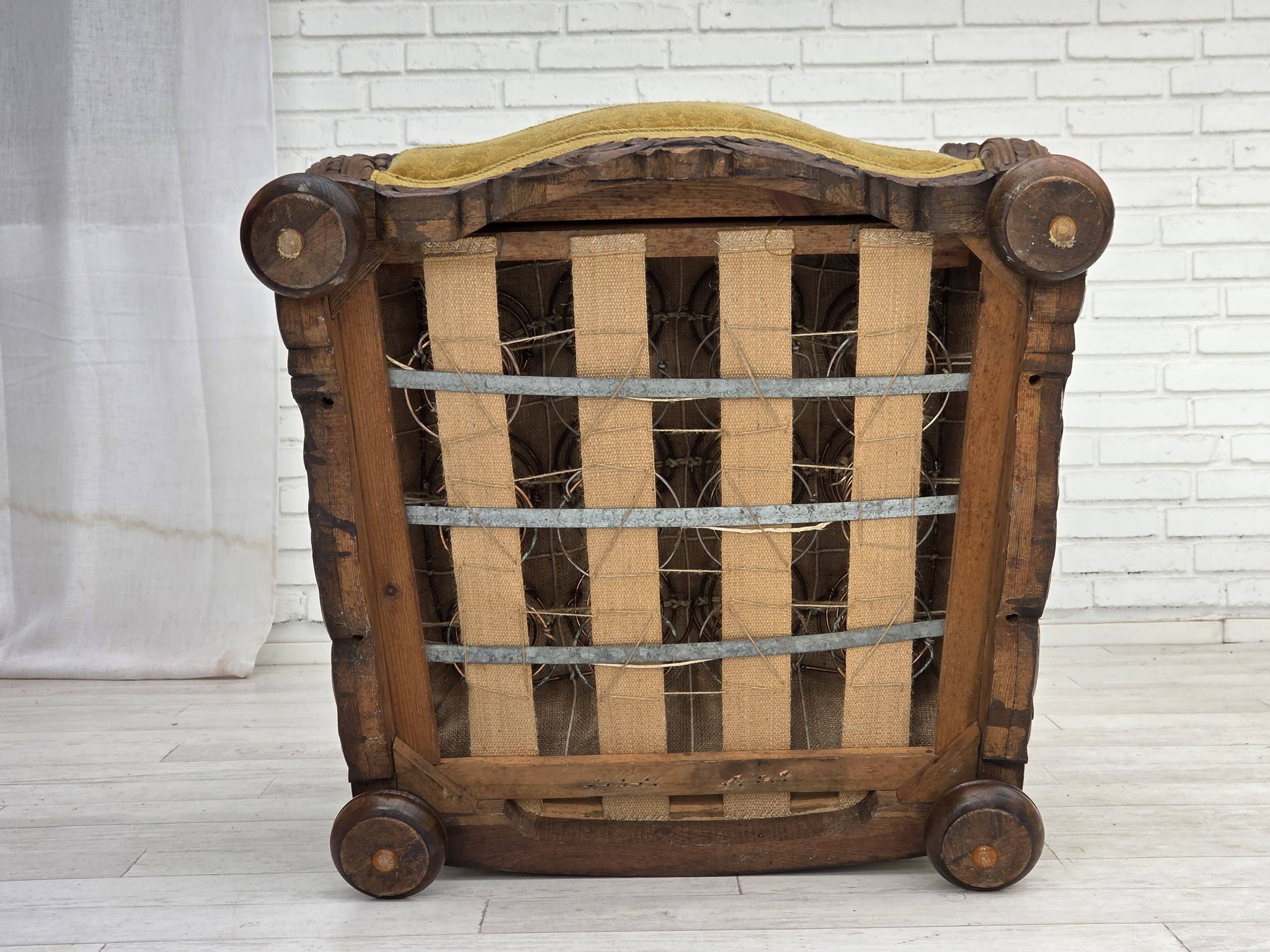 Fauteuil danois à dossier haut, années 1960, laine d'ameublement, bois de chêne massif.