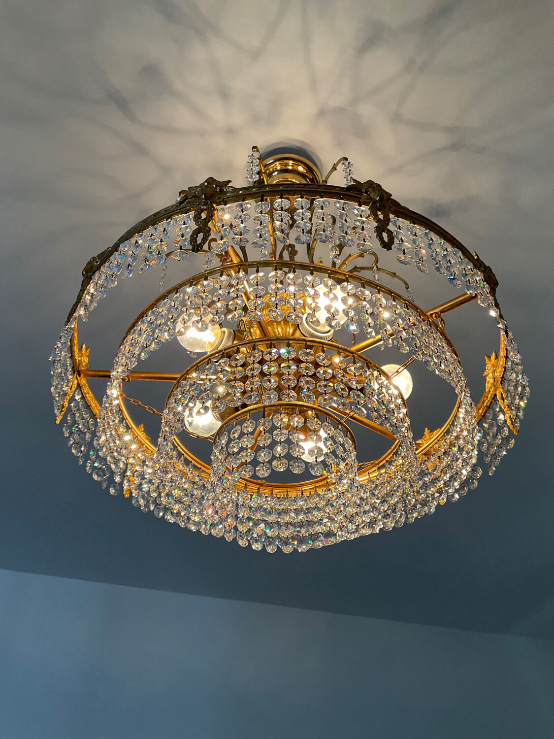Lustre en bronze et cascade de pampilles en cristal