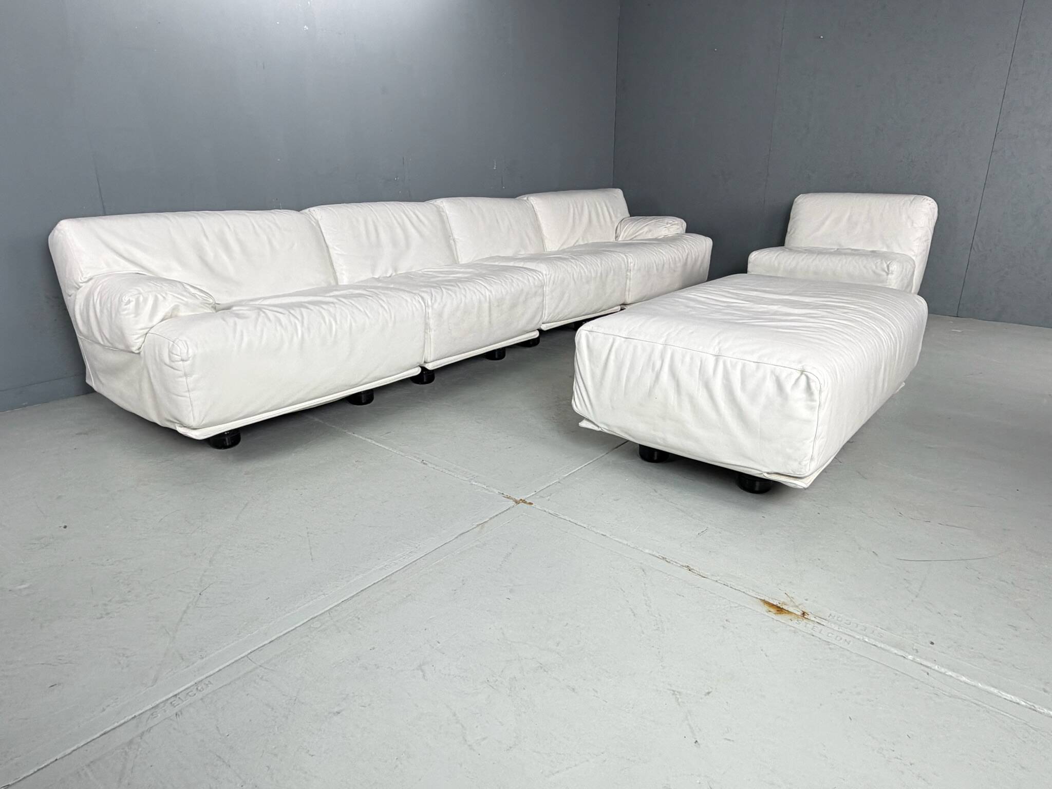 Leather 5-seater sofa "Fiandra" by Vico Magistretti for Cassina, 1970, Italy