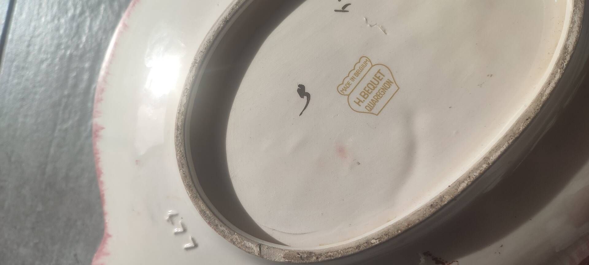 Vintage ceramic plate Hubert Bequet Quaregnon gold - No. 477