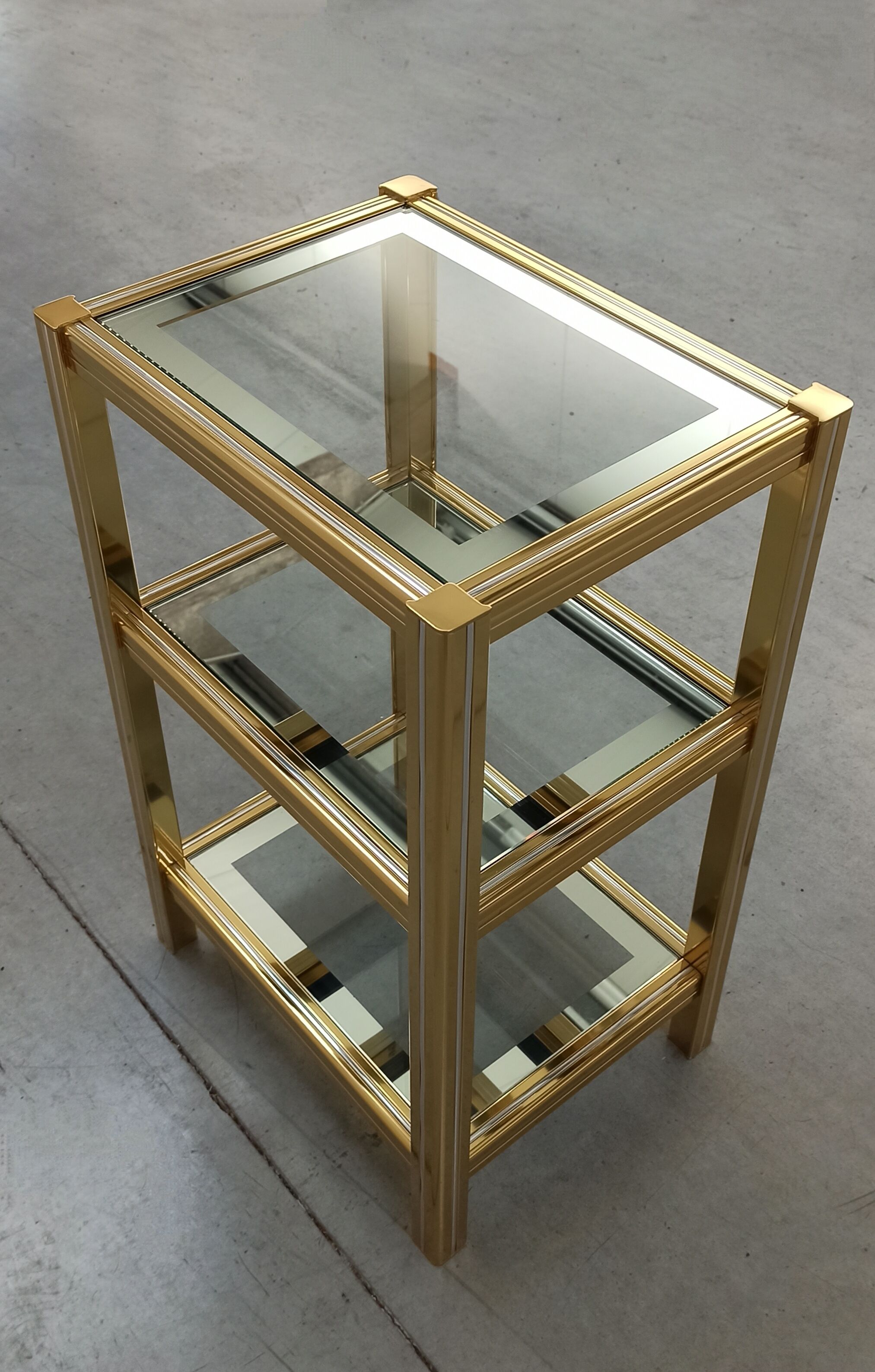 70's design fifth wheel shelf