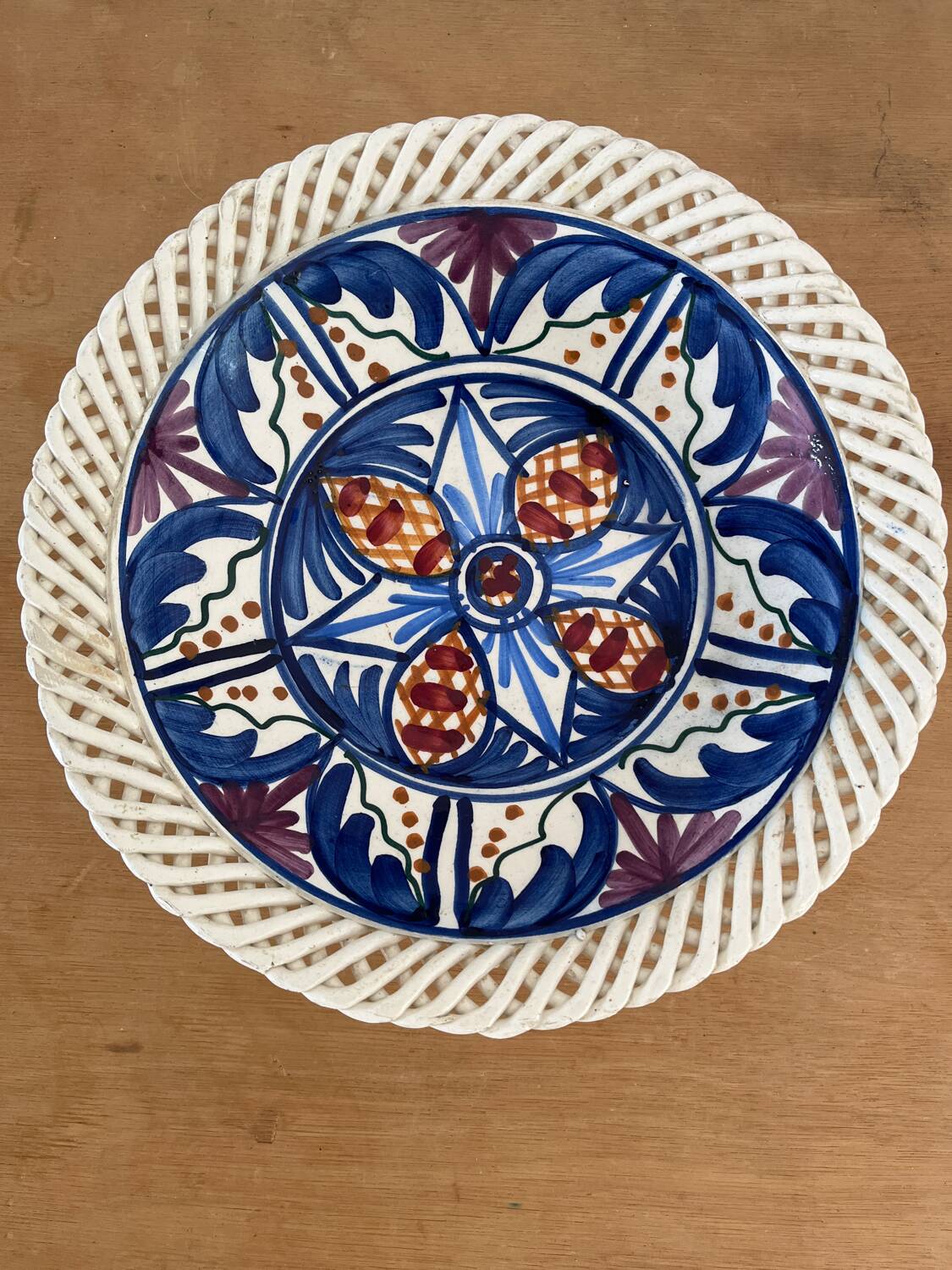 Fruit bowl on foot made in Spain in ceramic