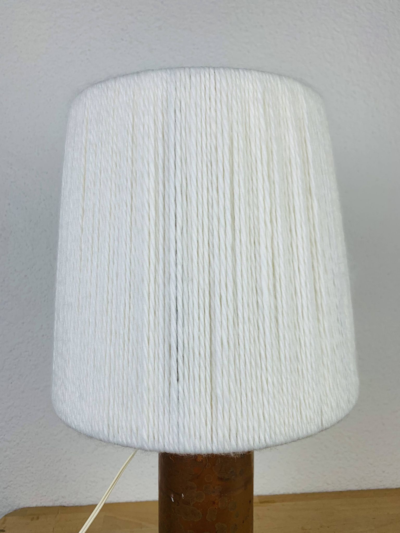 Lampe bouteille grès et abat jour laine vintage