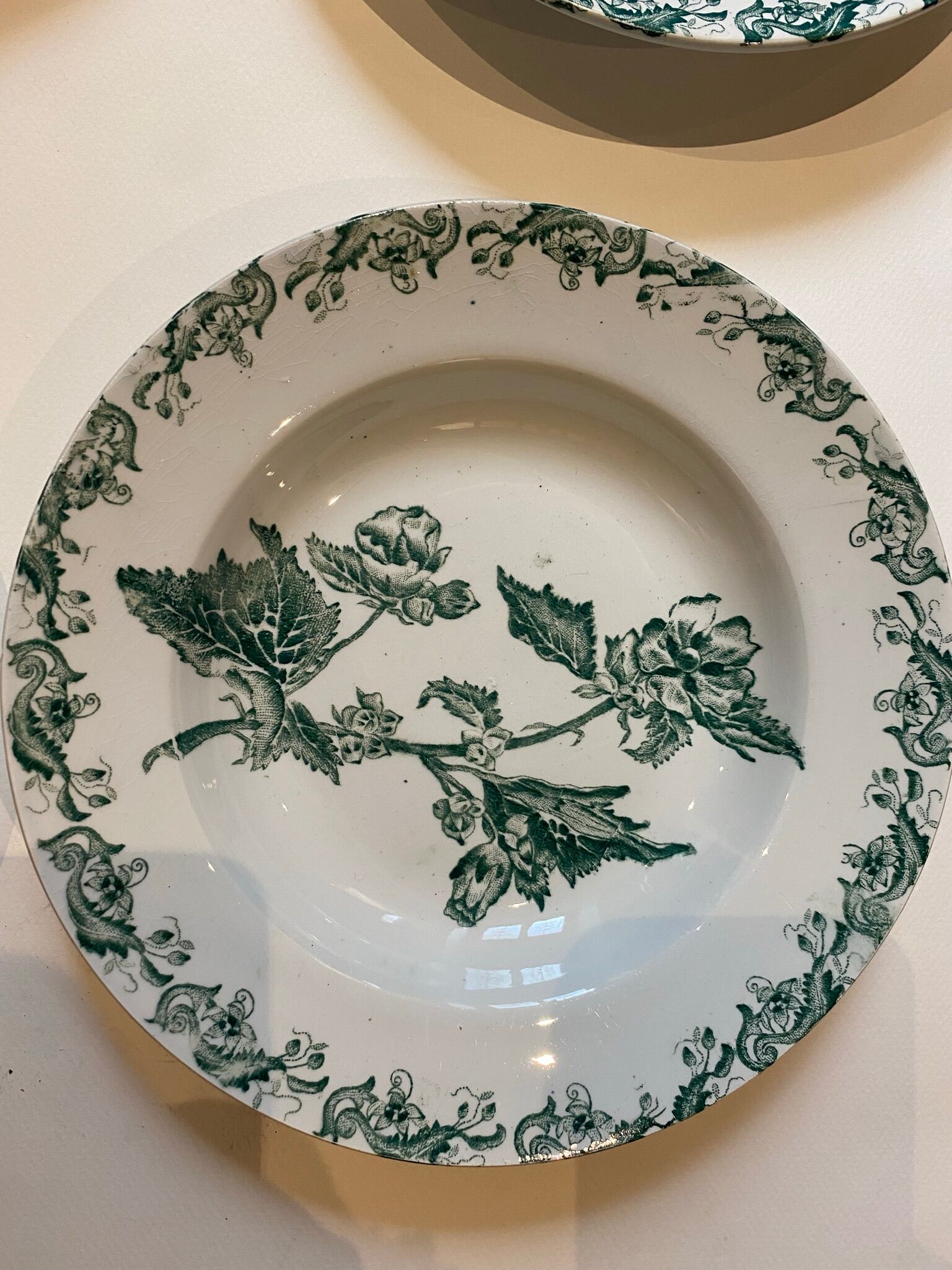 Set of 4 hollow plates, foliage decorations, Manufacture de St-Amand-les-Eaux