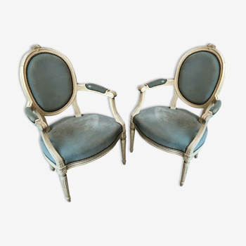 Paire de fauteuils médaillon style Louis 16