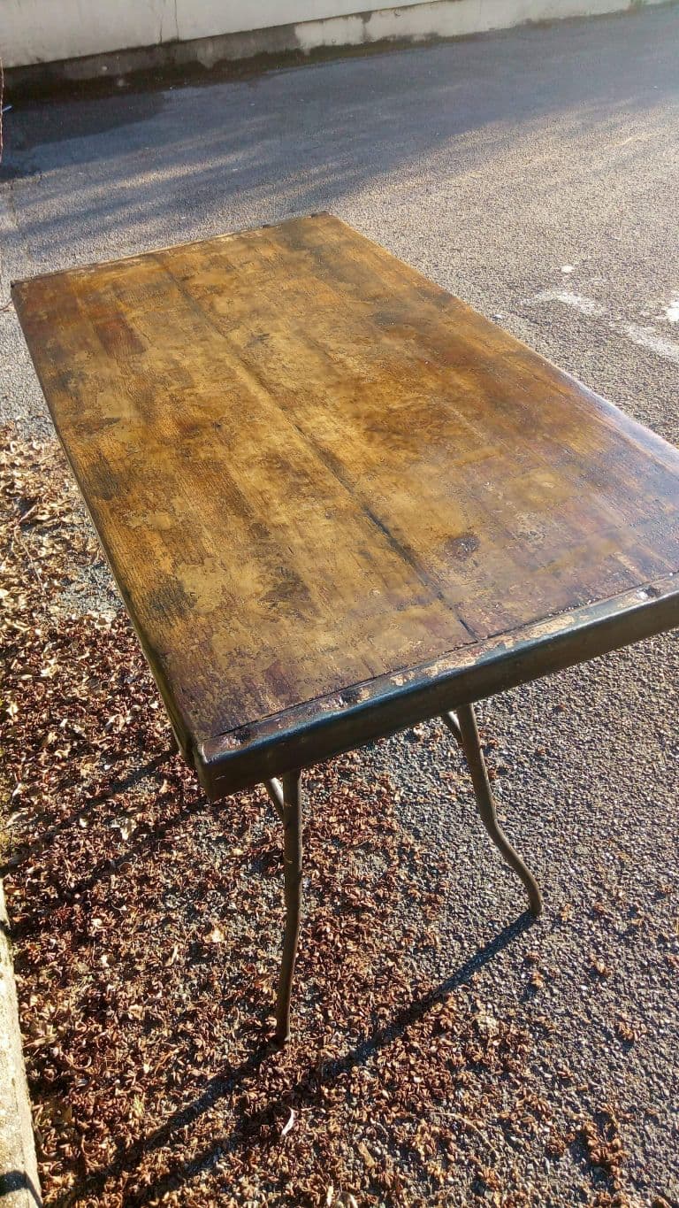 Table with sawmill foot