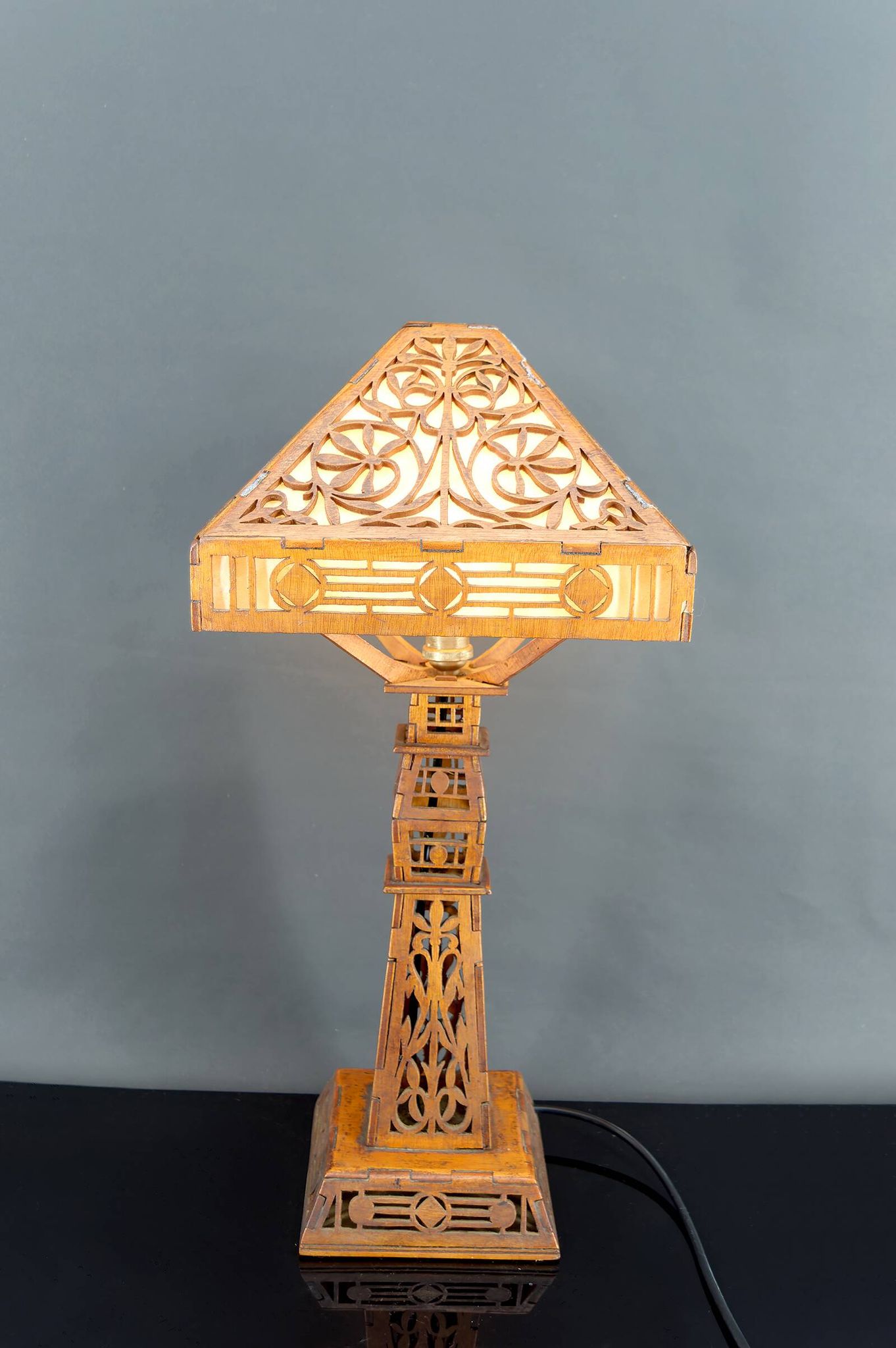 Important Carved Wood Lamp, USA, A&C, Prairie School, c. 1900-1920