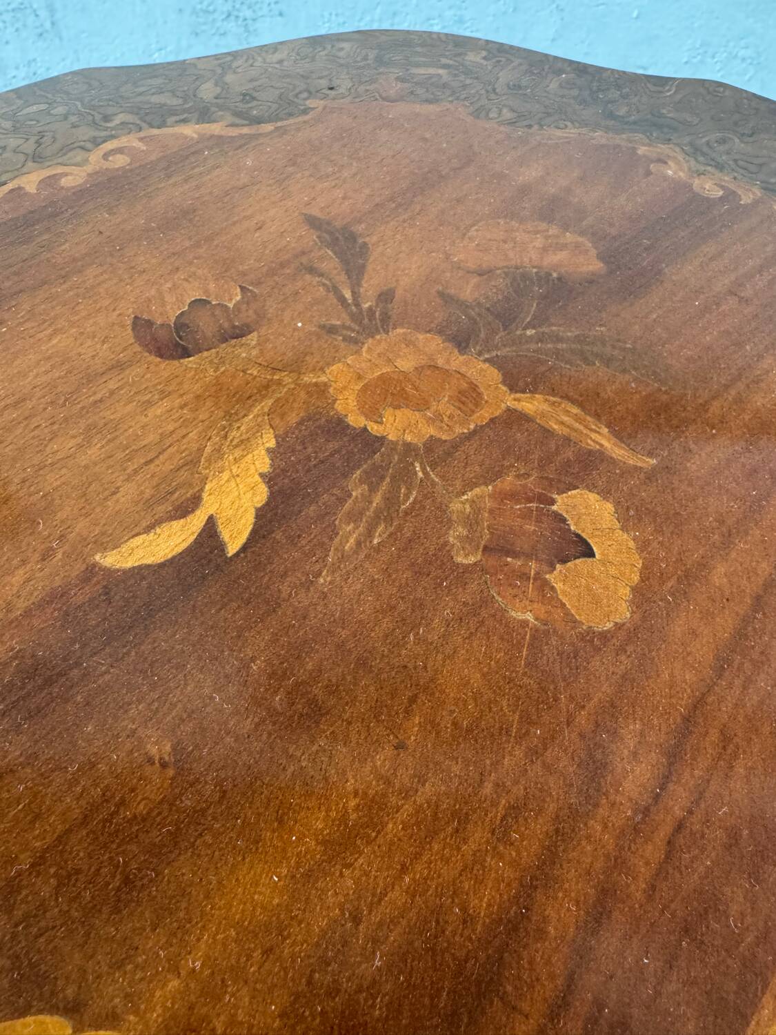Marquetry pedestal table