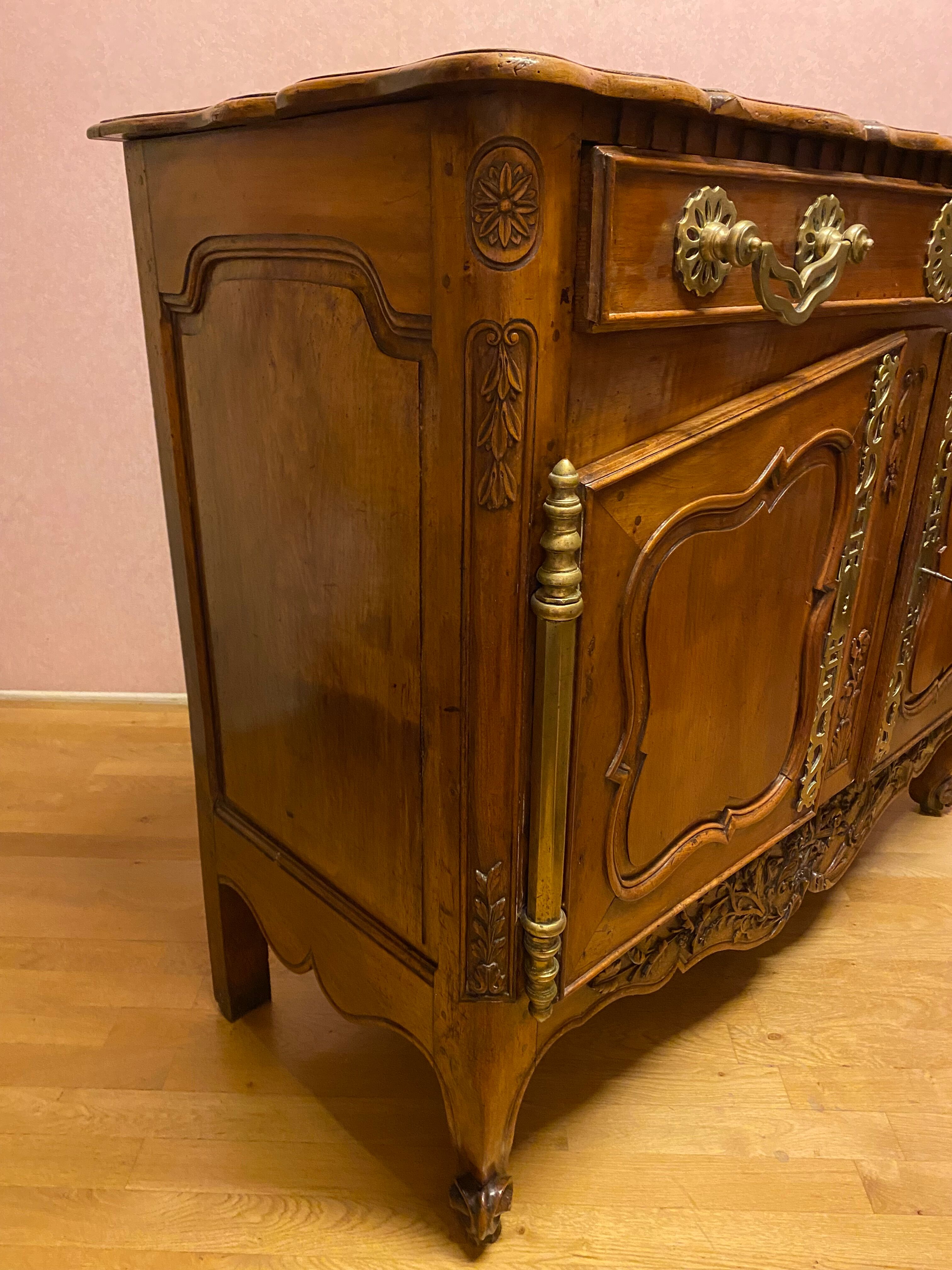 Buffet provençale en noyer XVIII siècle