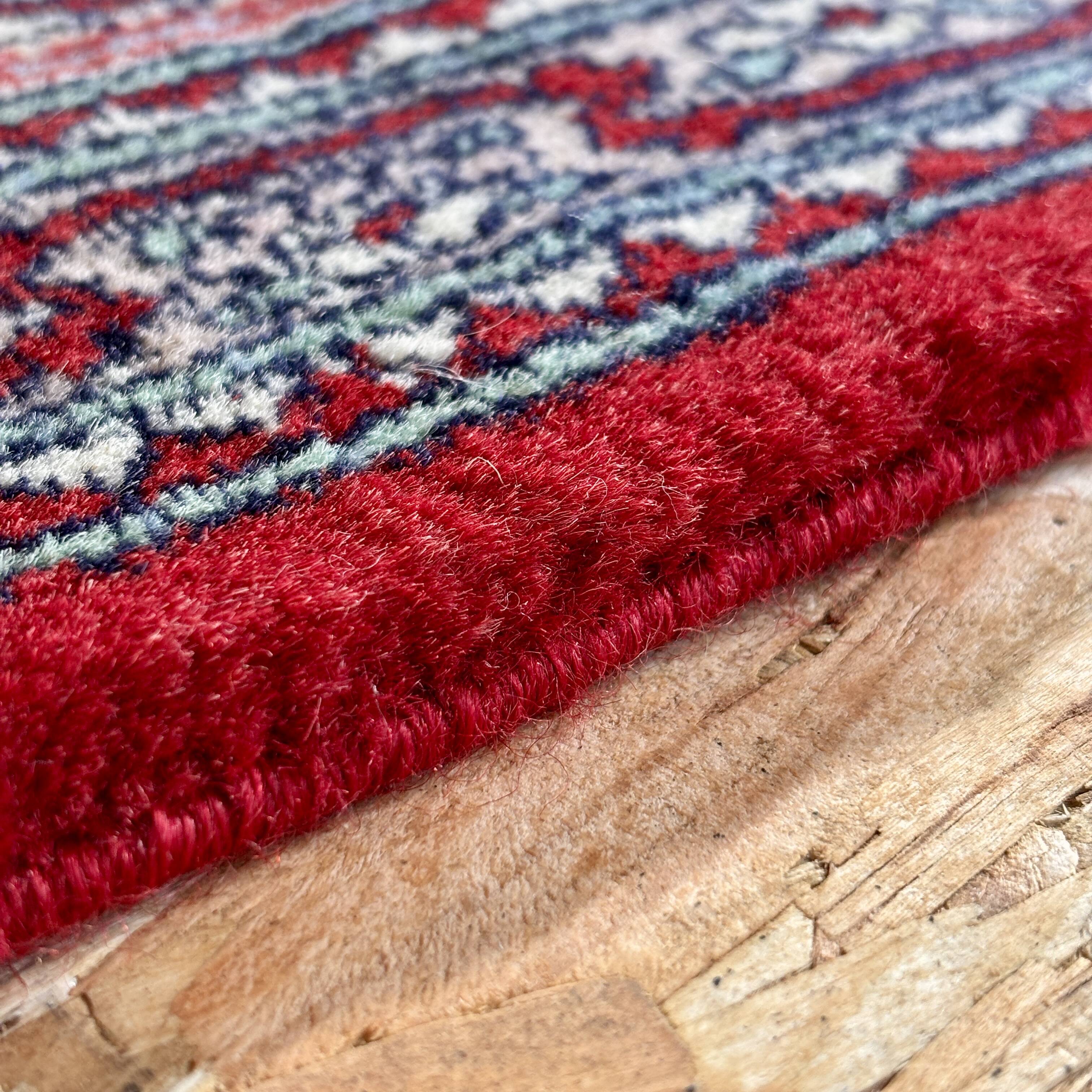 Authentic hand-knotted Persian Tabriz carpet, wool on cotton – 154 x 223 cm