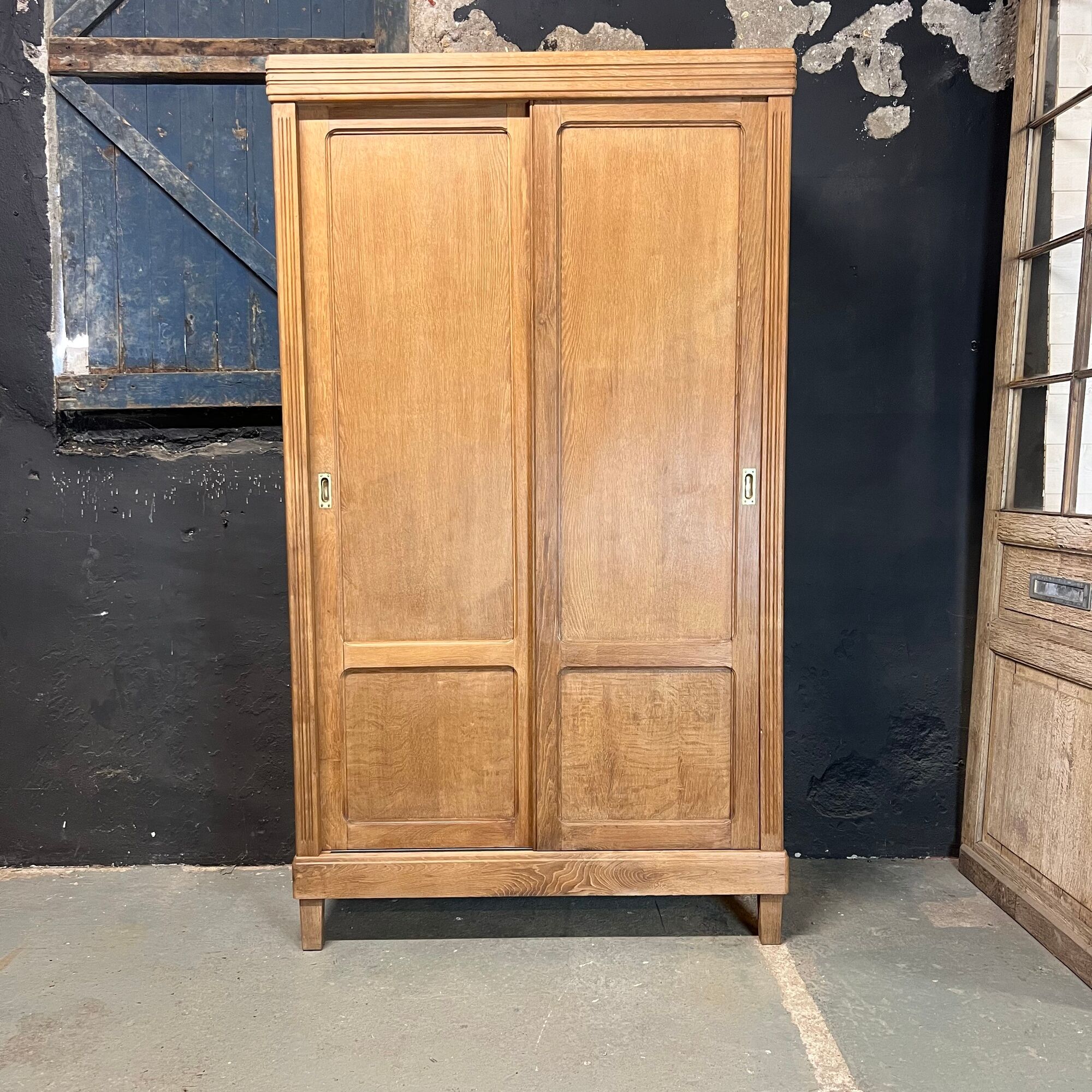 Vintage wardrobe wardrobe sliding oak