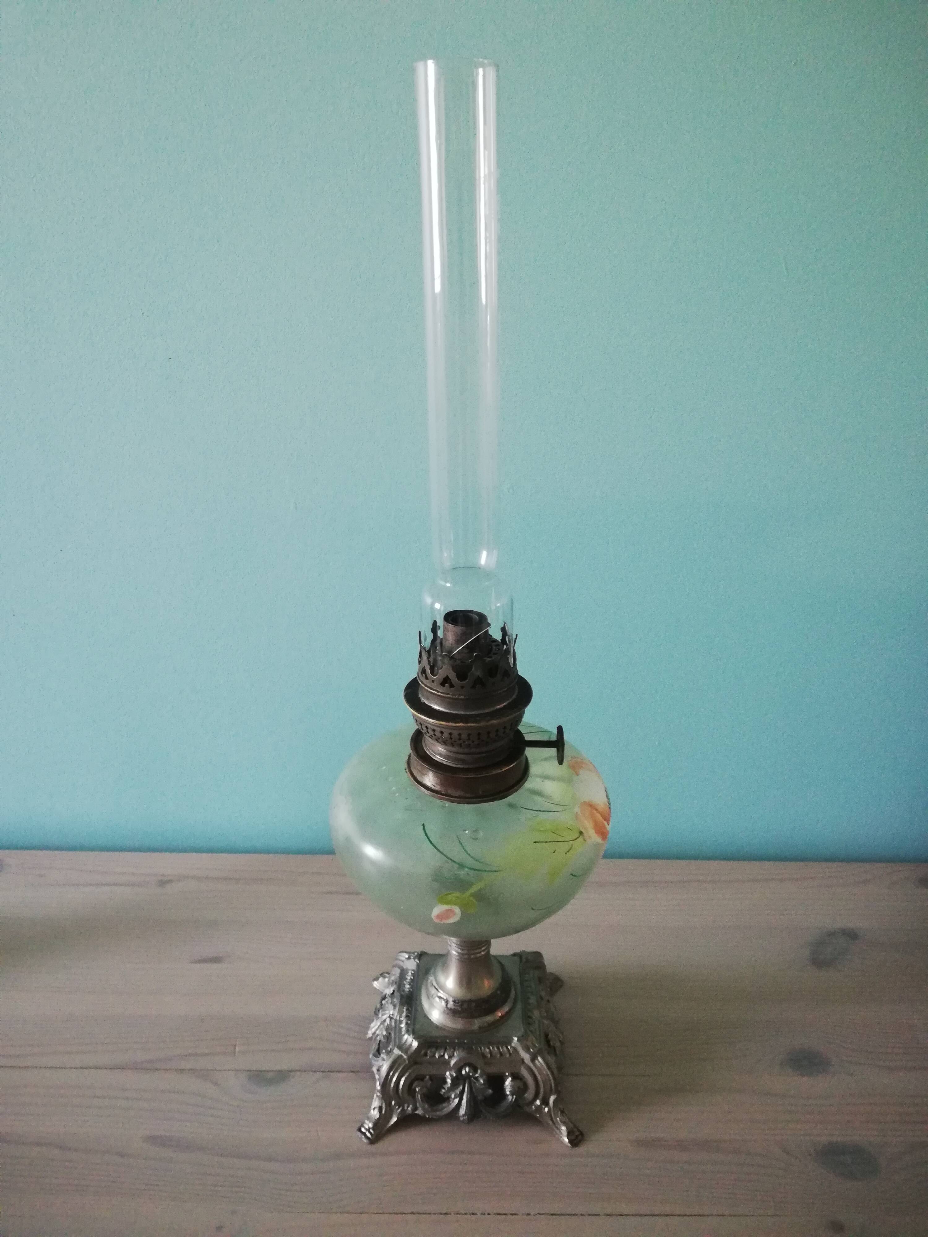 Lampe à pétrole très ancienne (verre style J.T. Legras)