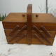 Boîte à couture à poser en bois ancienne
