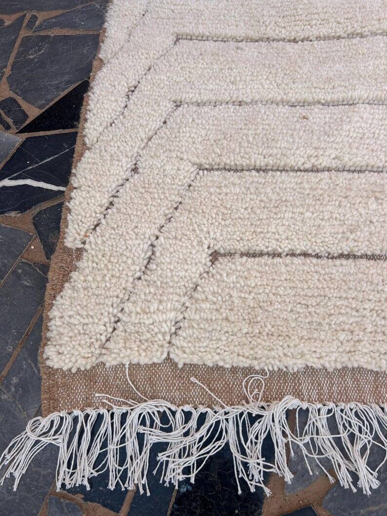 Traditional handmade pure wool rug, size 150/250 cm.