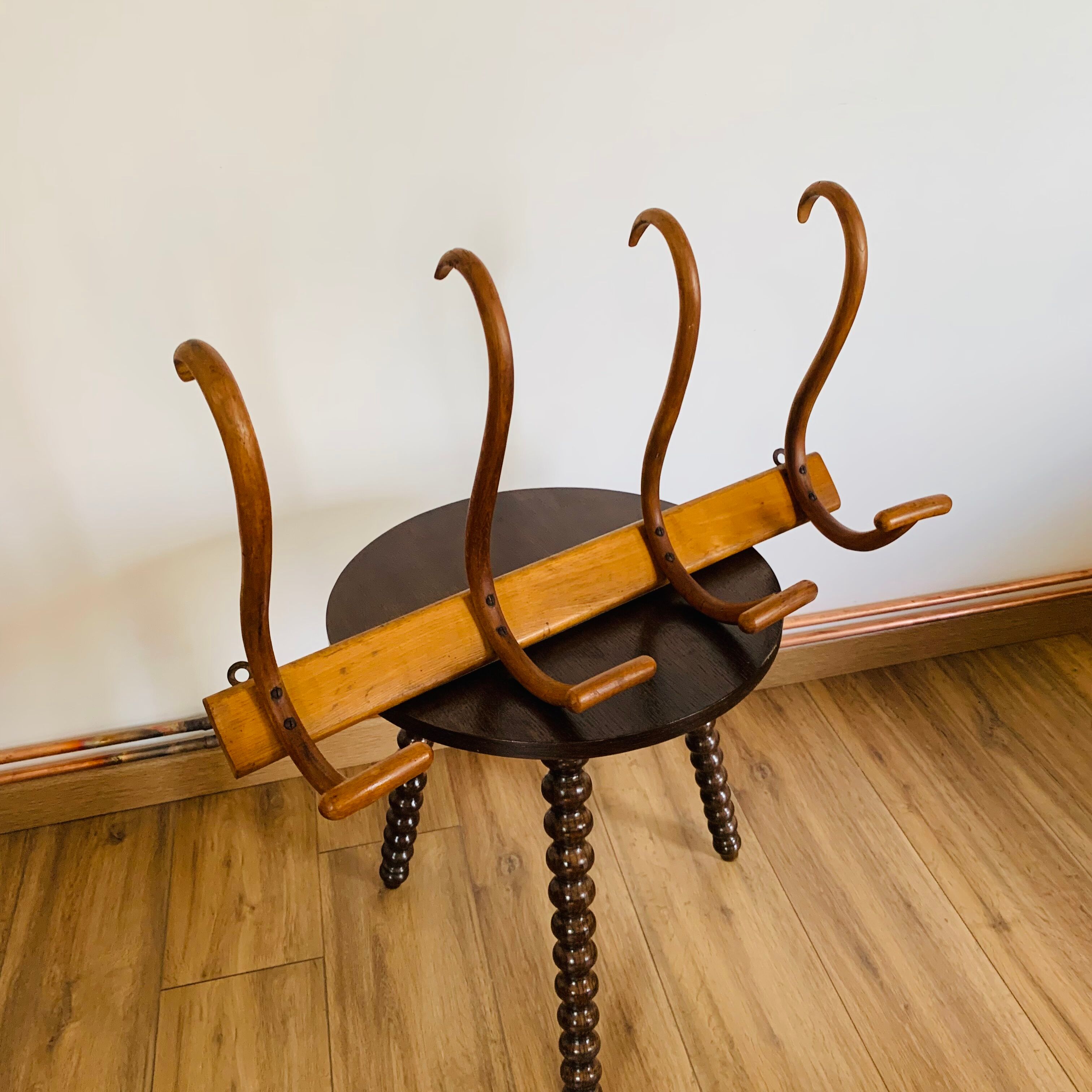 Wall-mounted coat rack 4 hooks