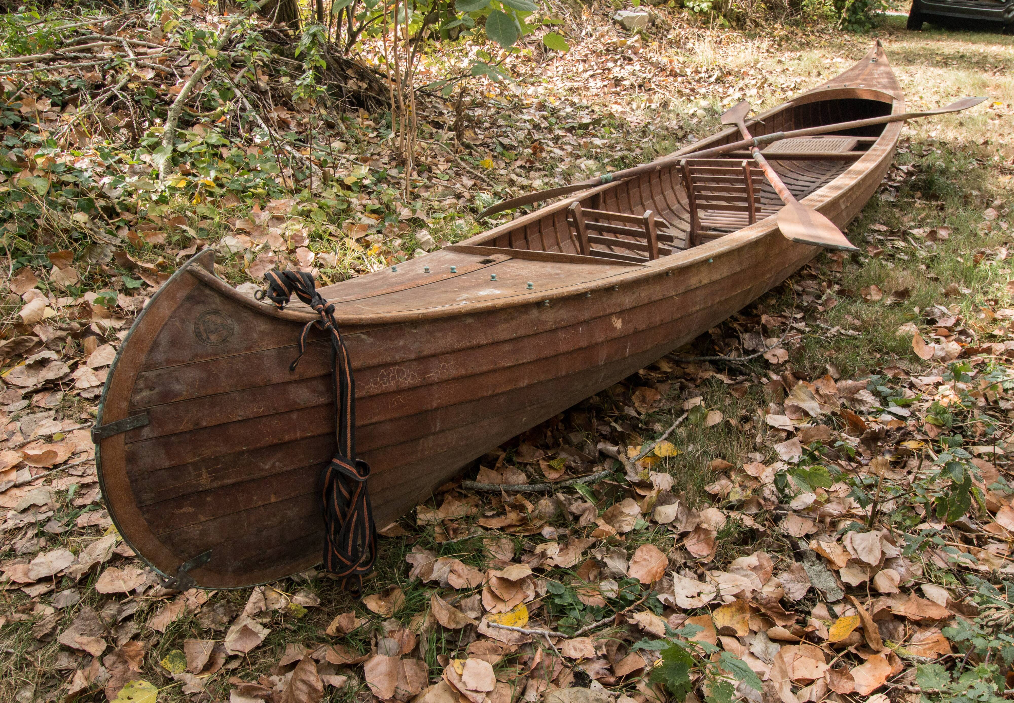 '30s mahogany canoe