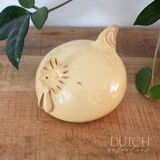 Poulet en céramique fait main, pièce de poterie d'atelier signée, coq jaune doux