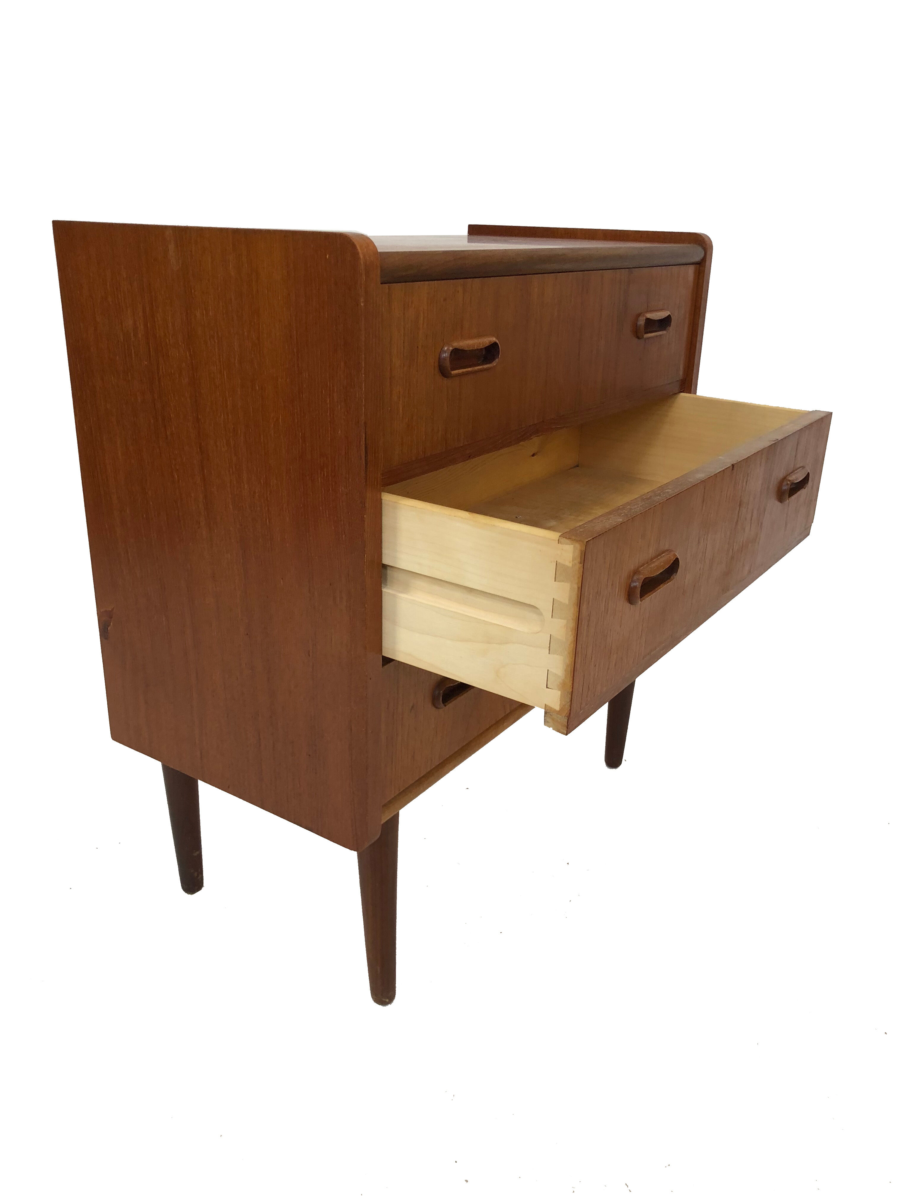 Dresser in teak