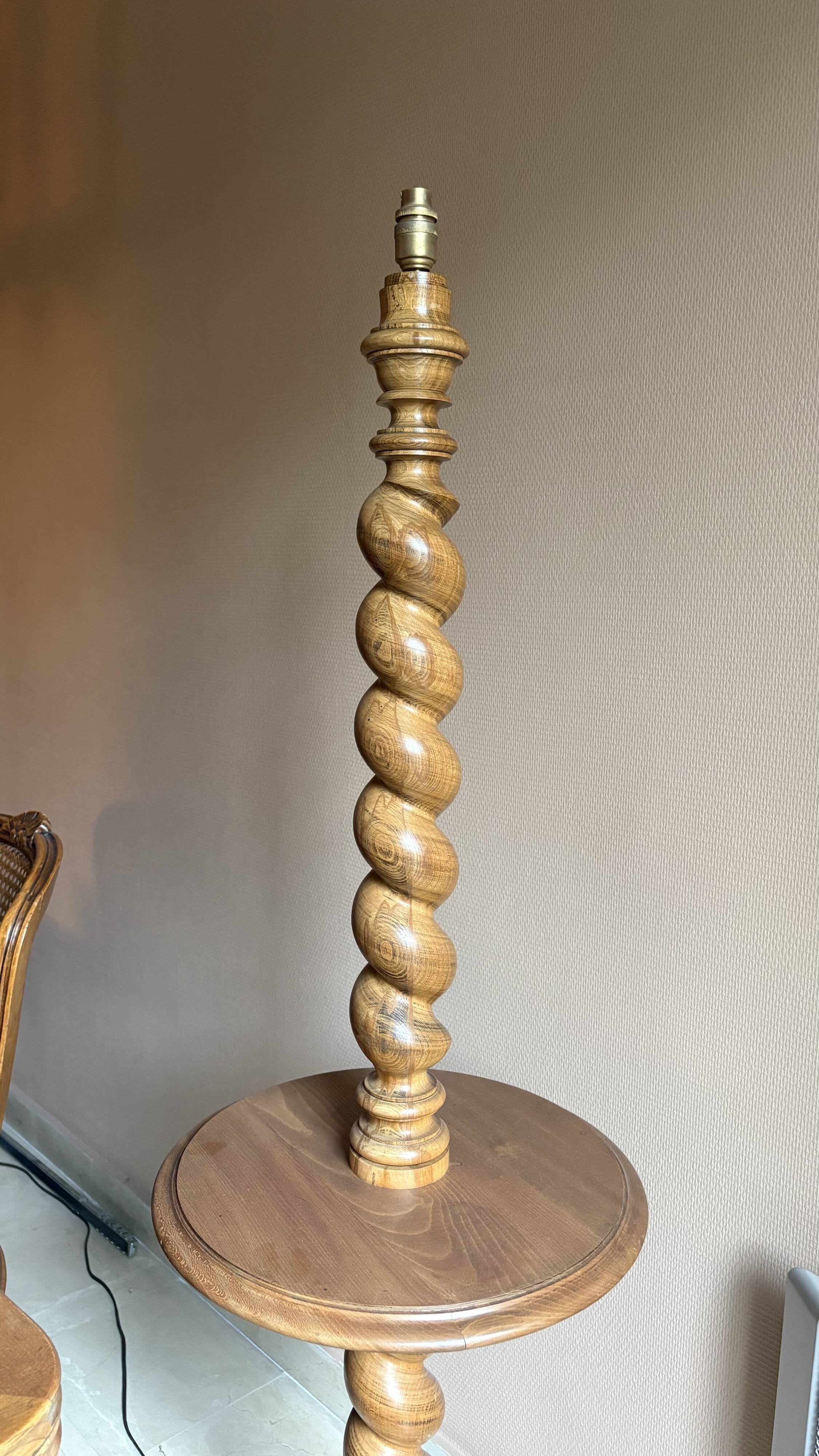 Pied de lampe haute en bois