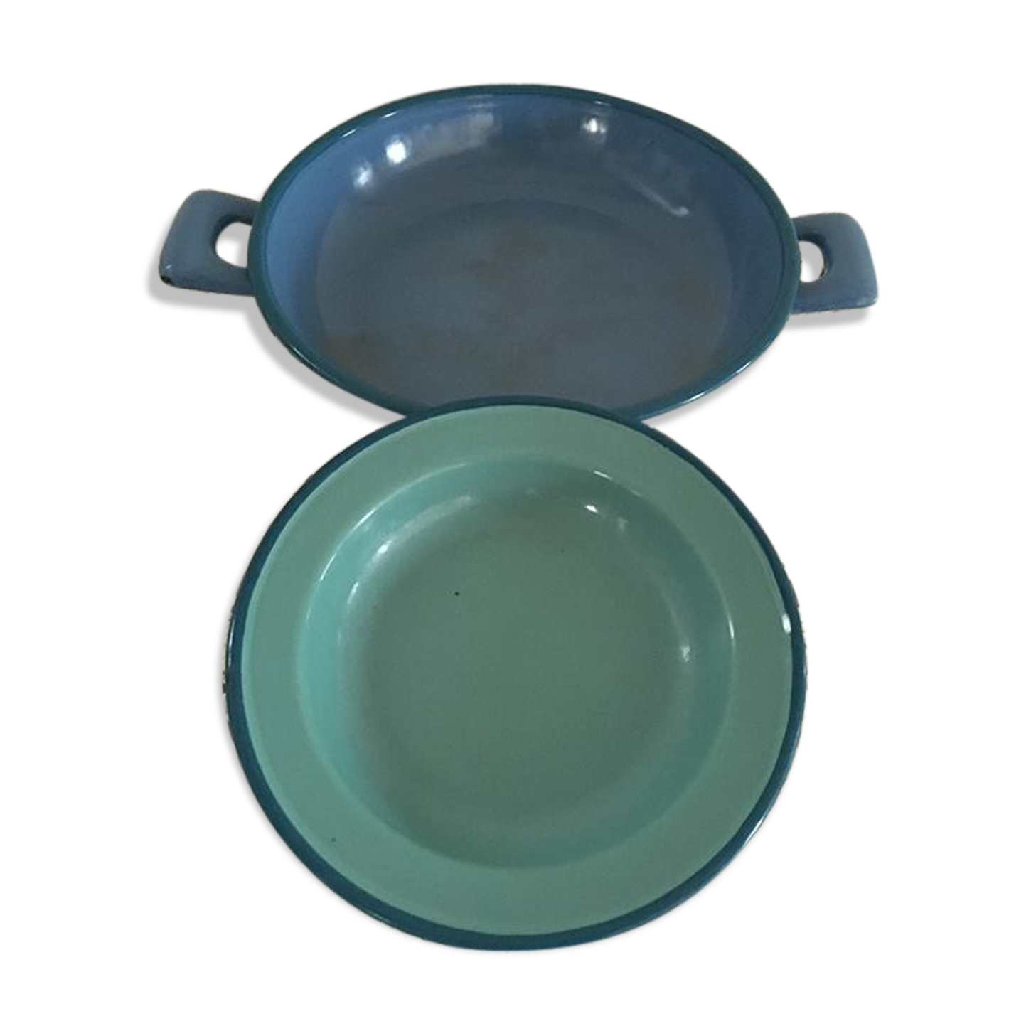 Two matching enameled dishes in green and blue