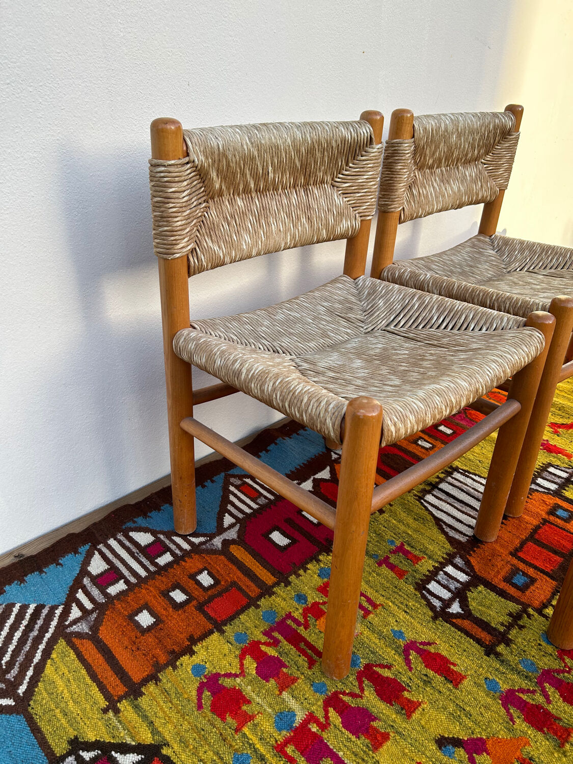 Chaises et tabourets paillés vintage