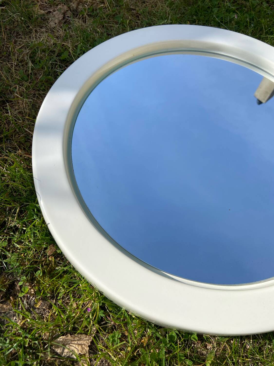 Miroir rond blanc en plastique vintage