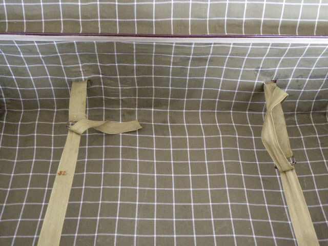 Duo of vintage dark brown suitcases "Mother Big and her little chaperone"