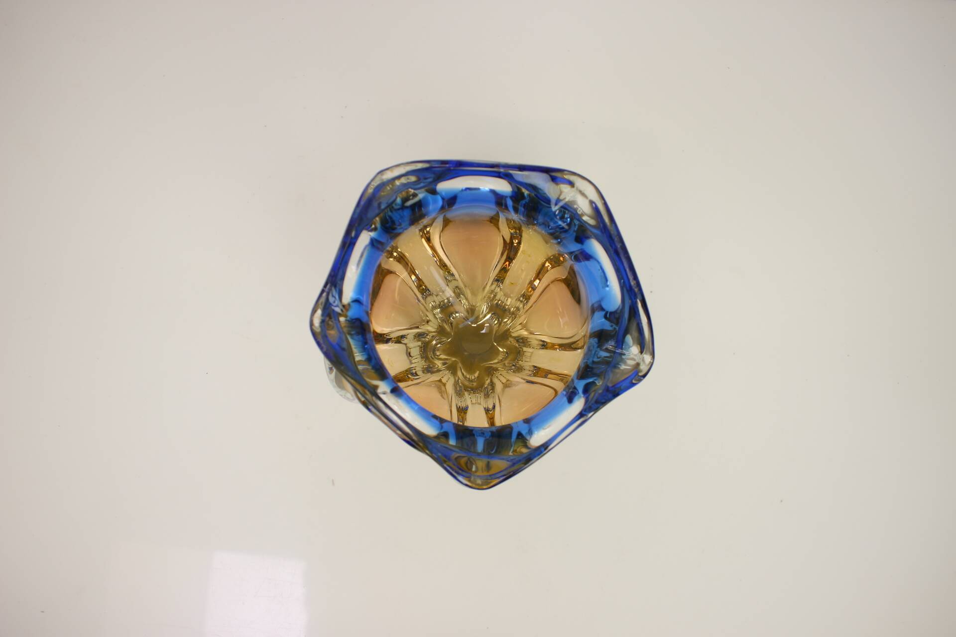 Cendrier vintage en verre d'art conçu par Josef Hospodka dans les années 1960.