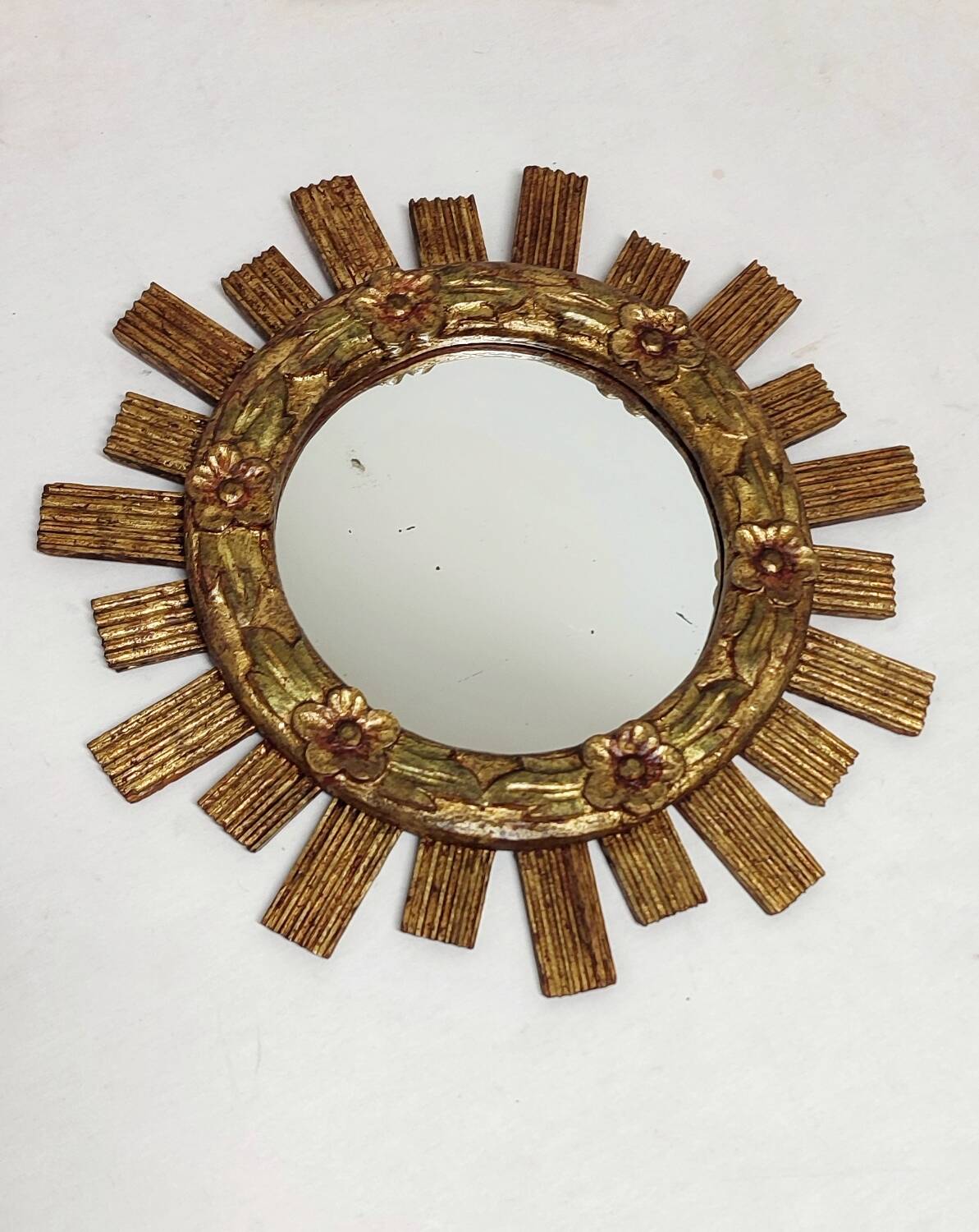 Espejo sol de madera. Spain, 1960s.